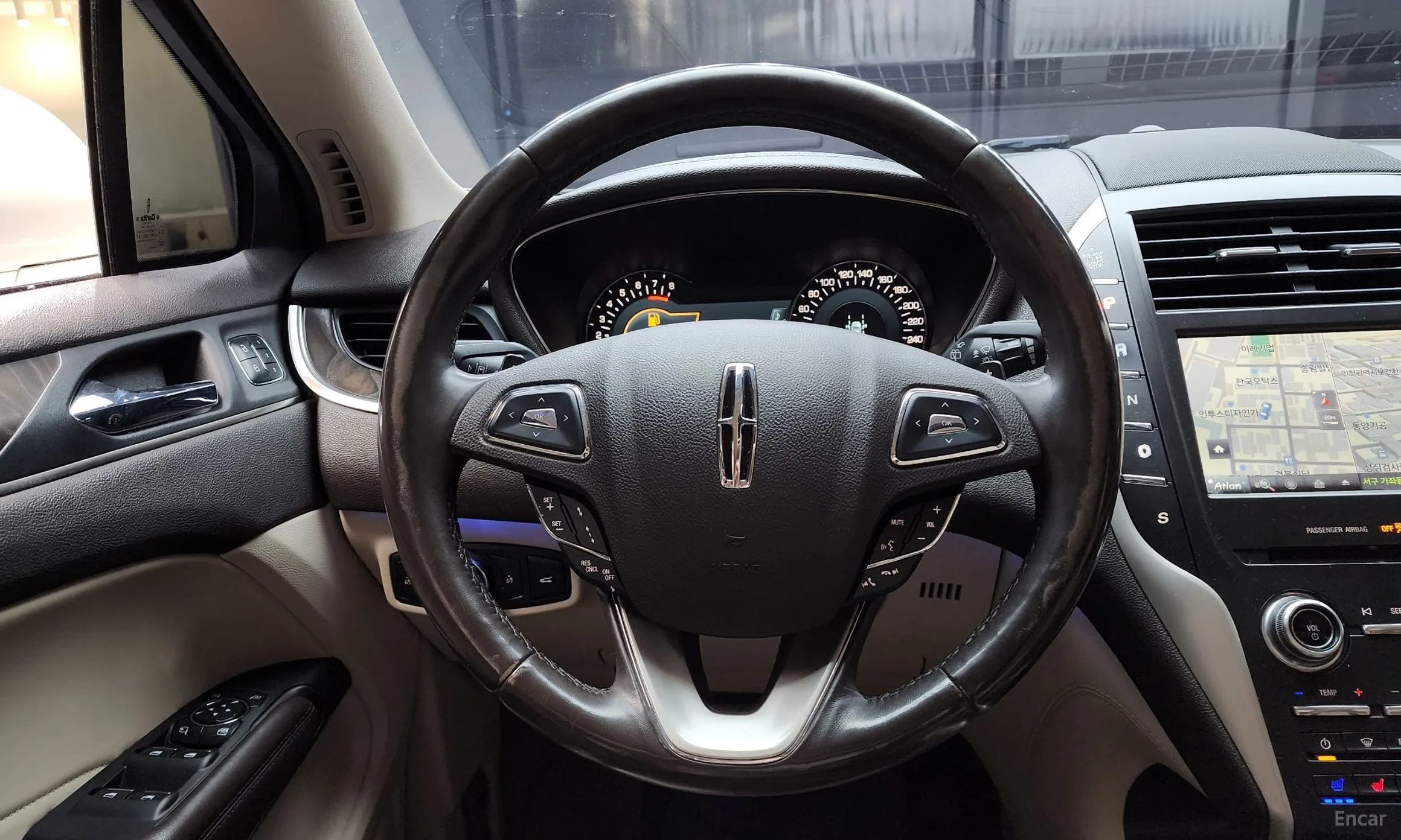 Lincoln MKC превью 13