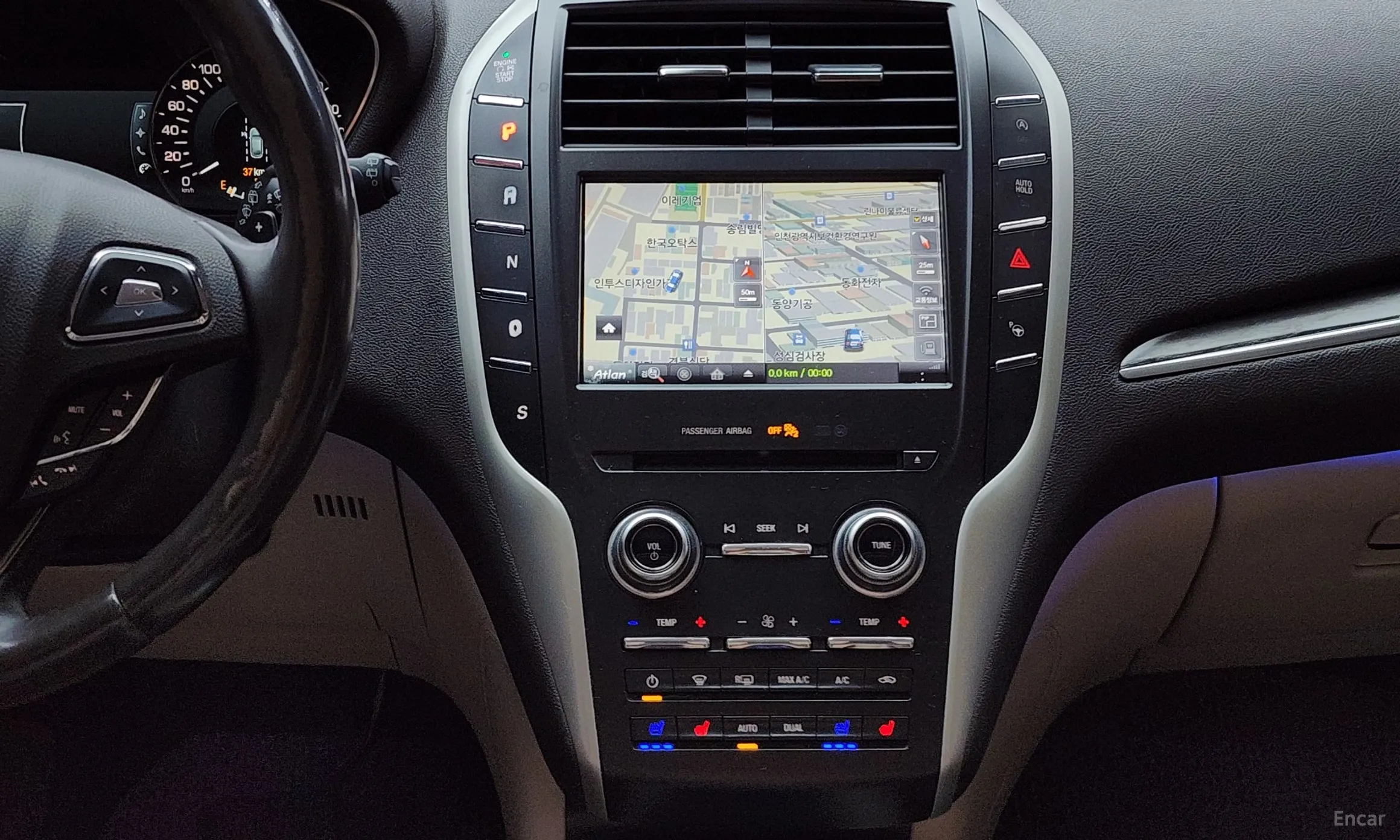 Lincoln MKC превью 14