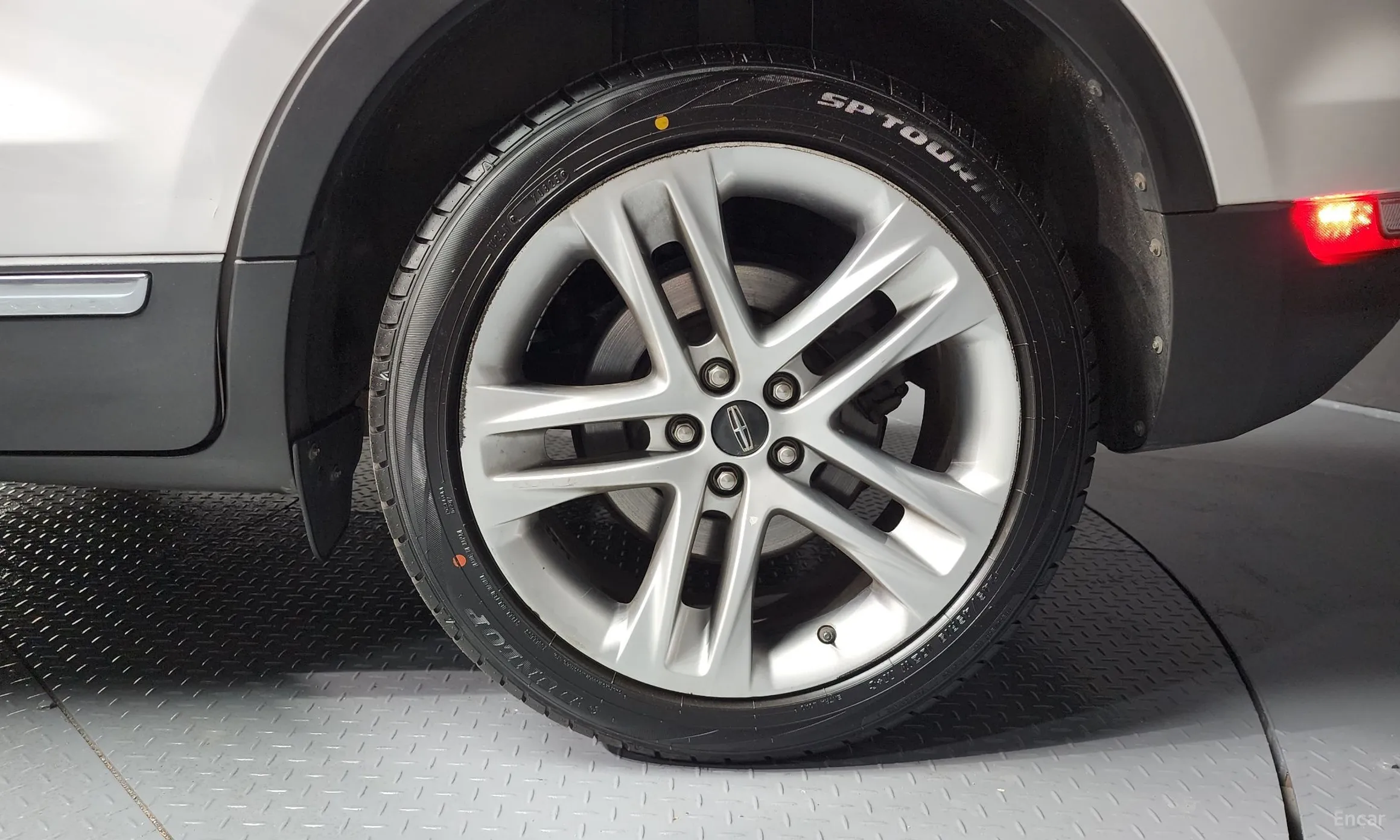 Lincoln MKC превью 5