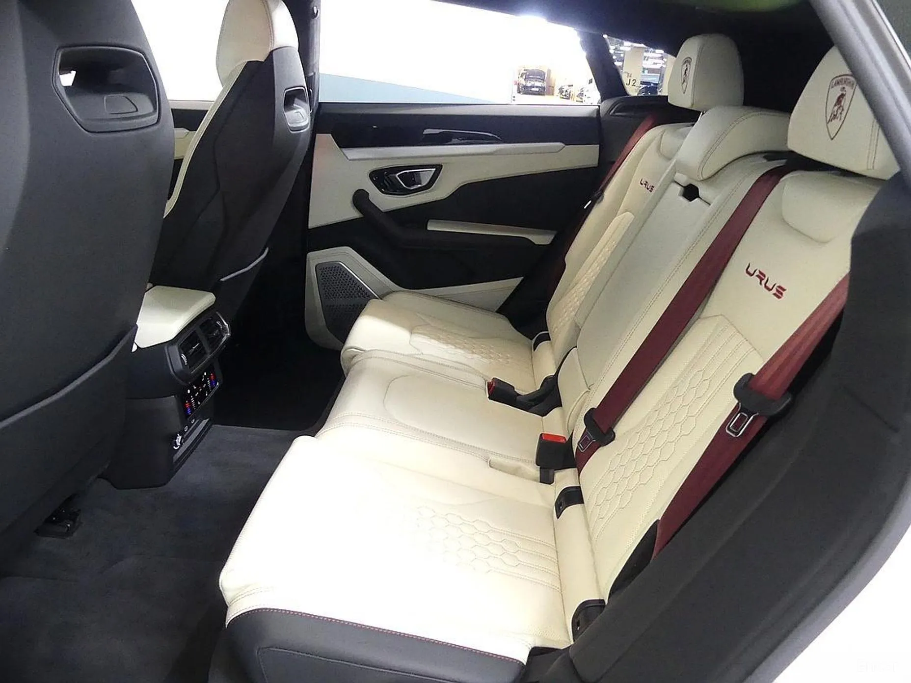 Lamborghini Urus превью 16