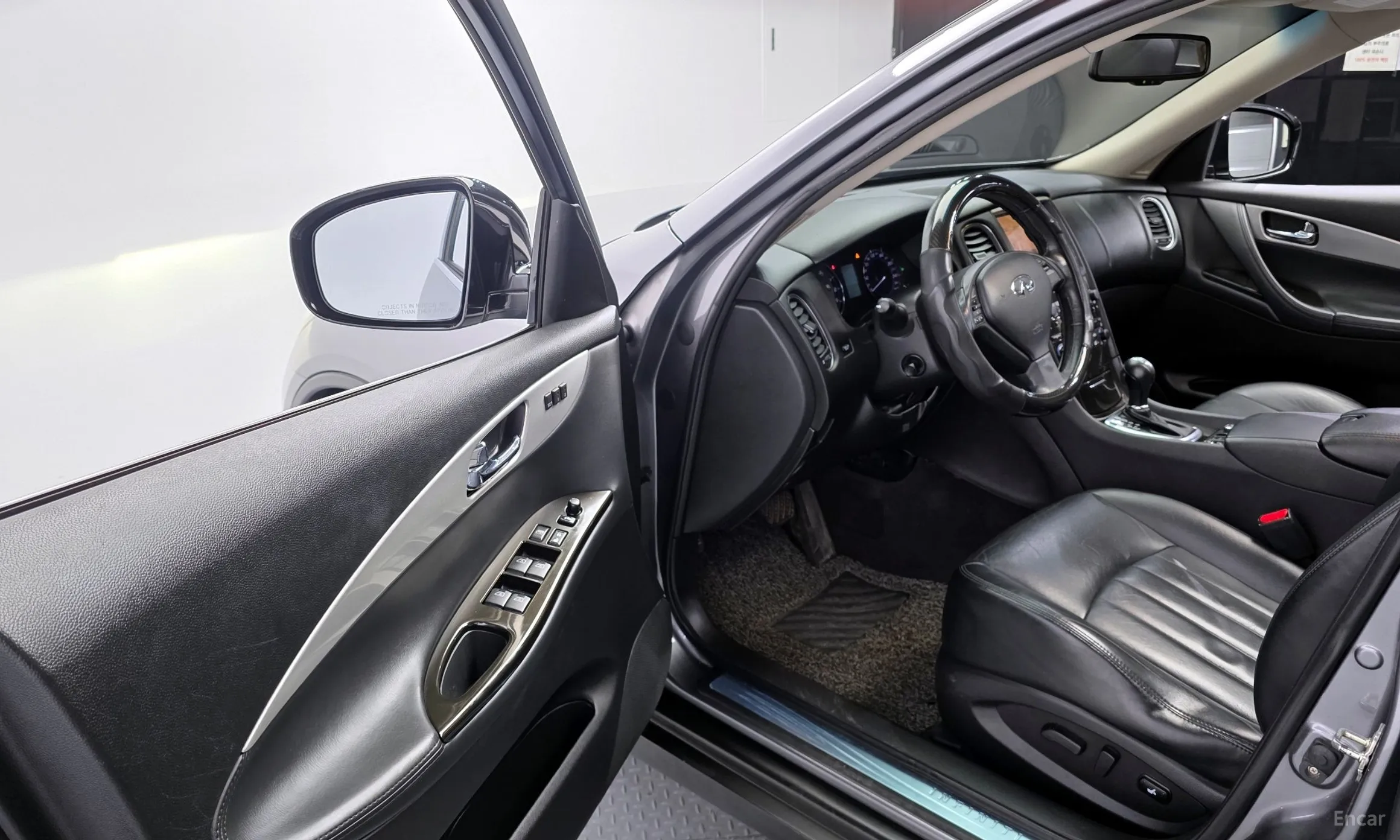Infiniti EX35 превью 11