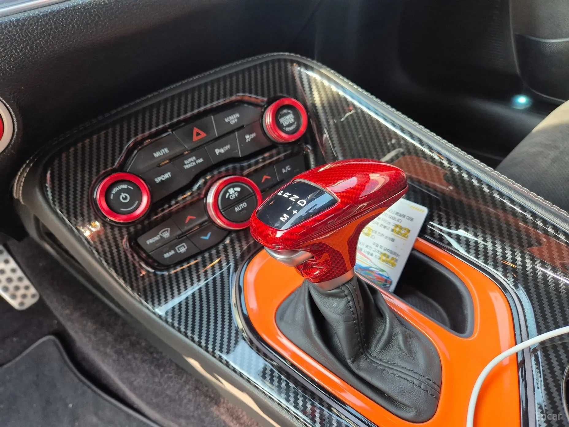 Dodge Challenger превью 10