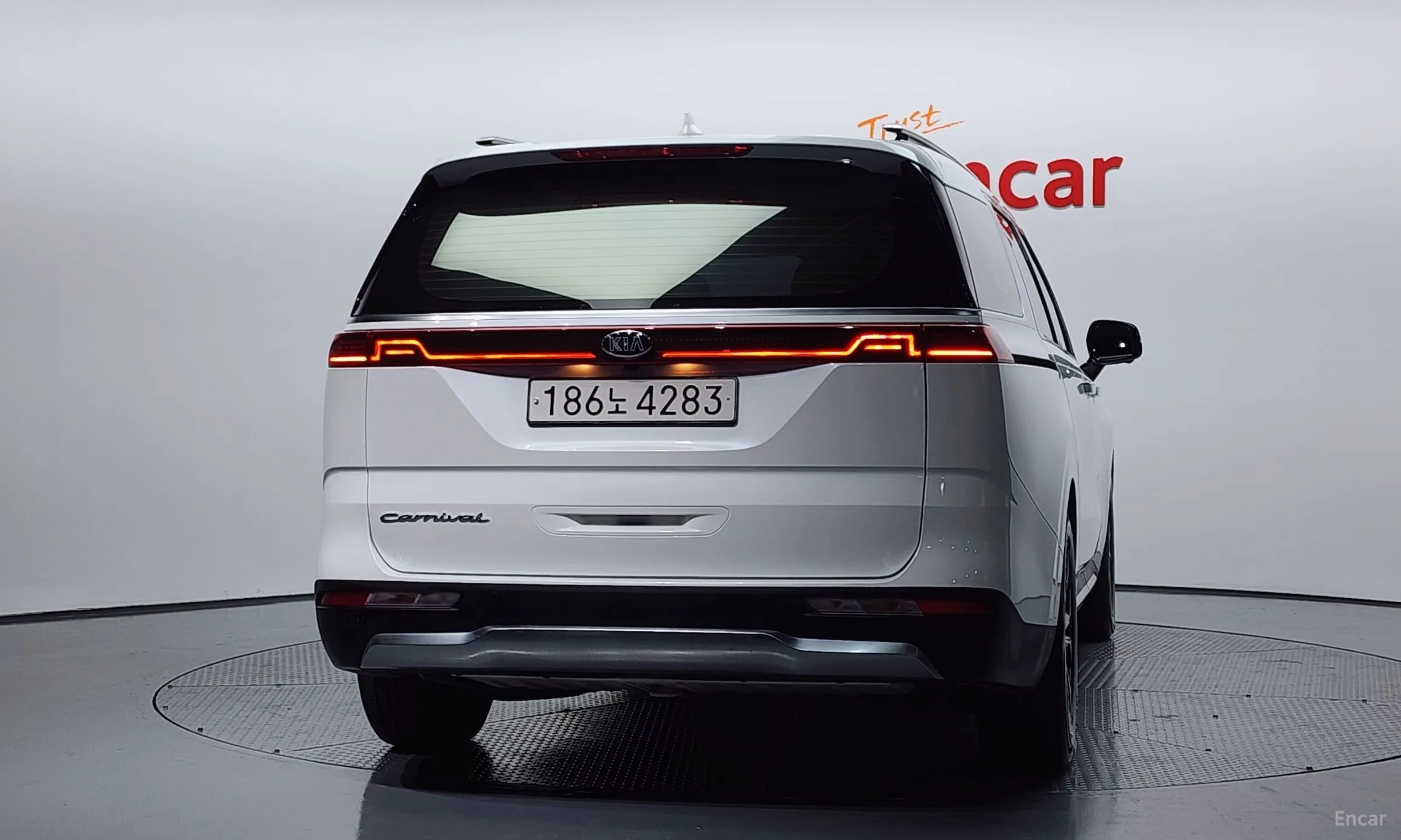 Kia Carnival Gen 4 превью 4