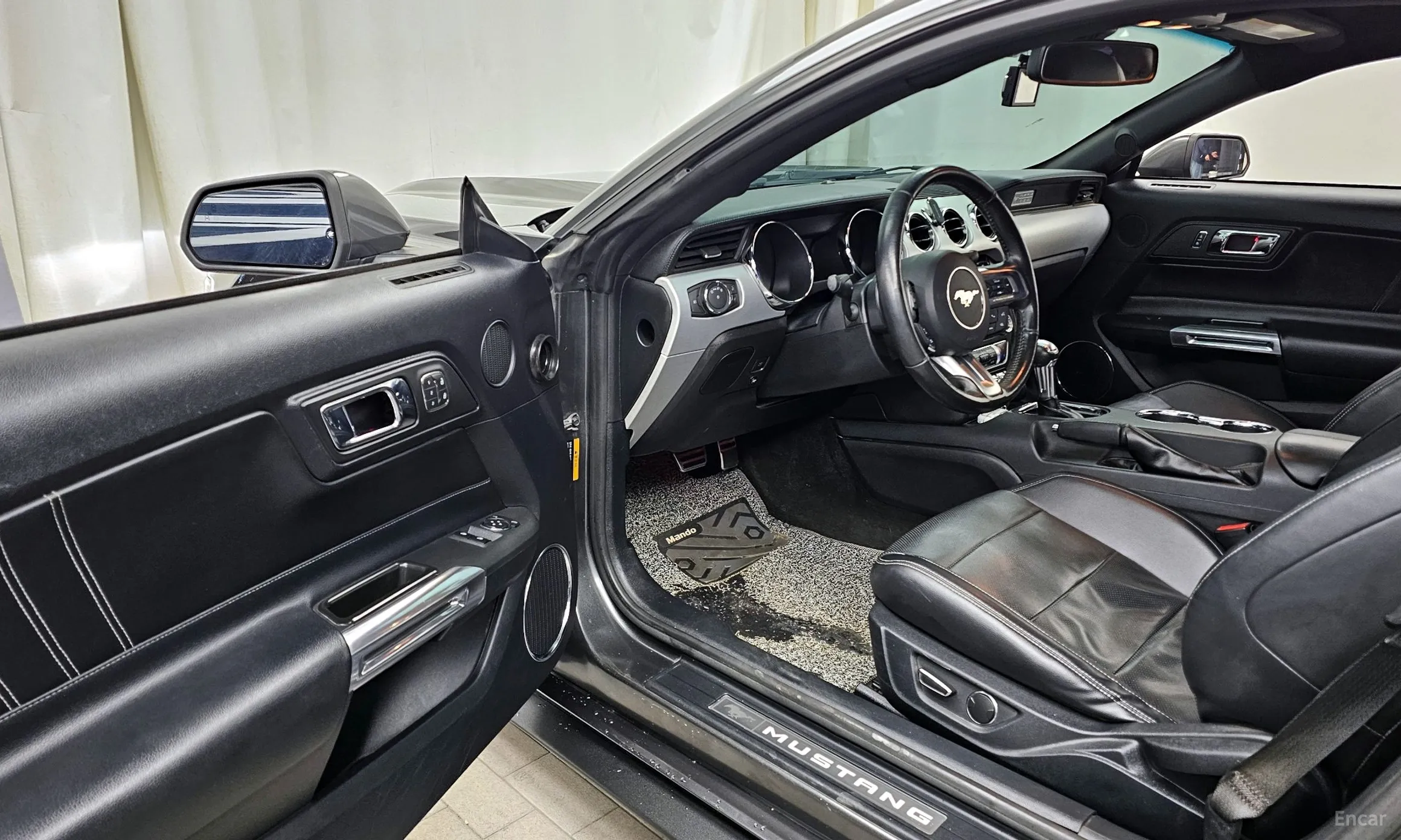 Ford Mustang превью 10
