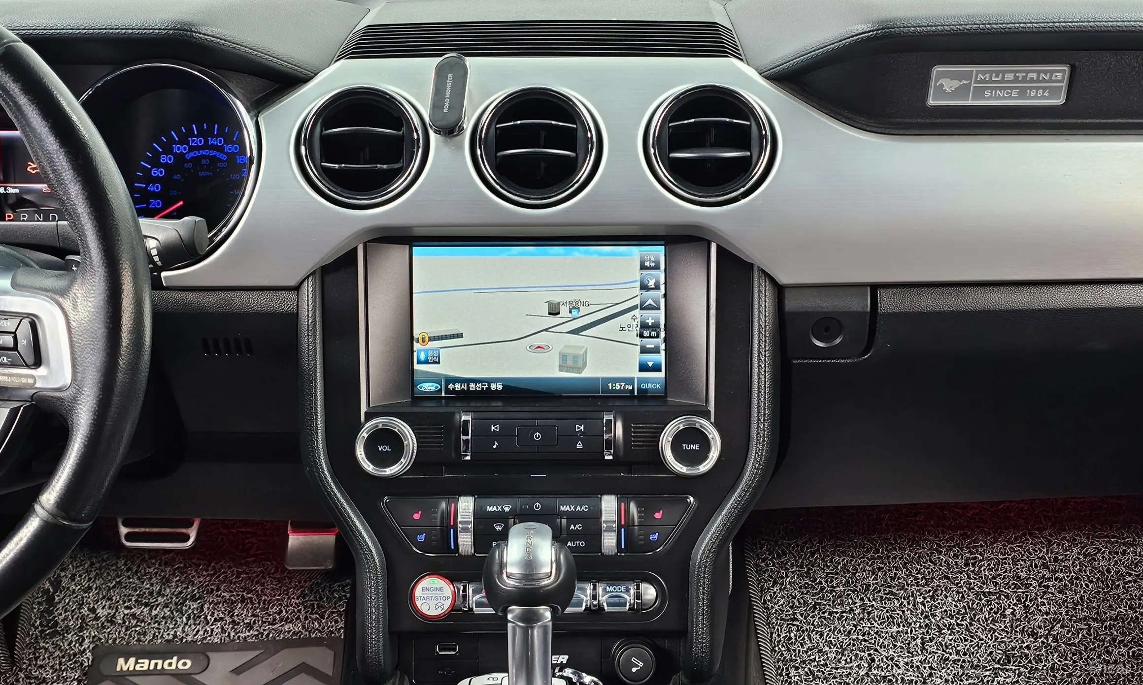 Ford Mustang превью 14