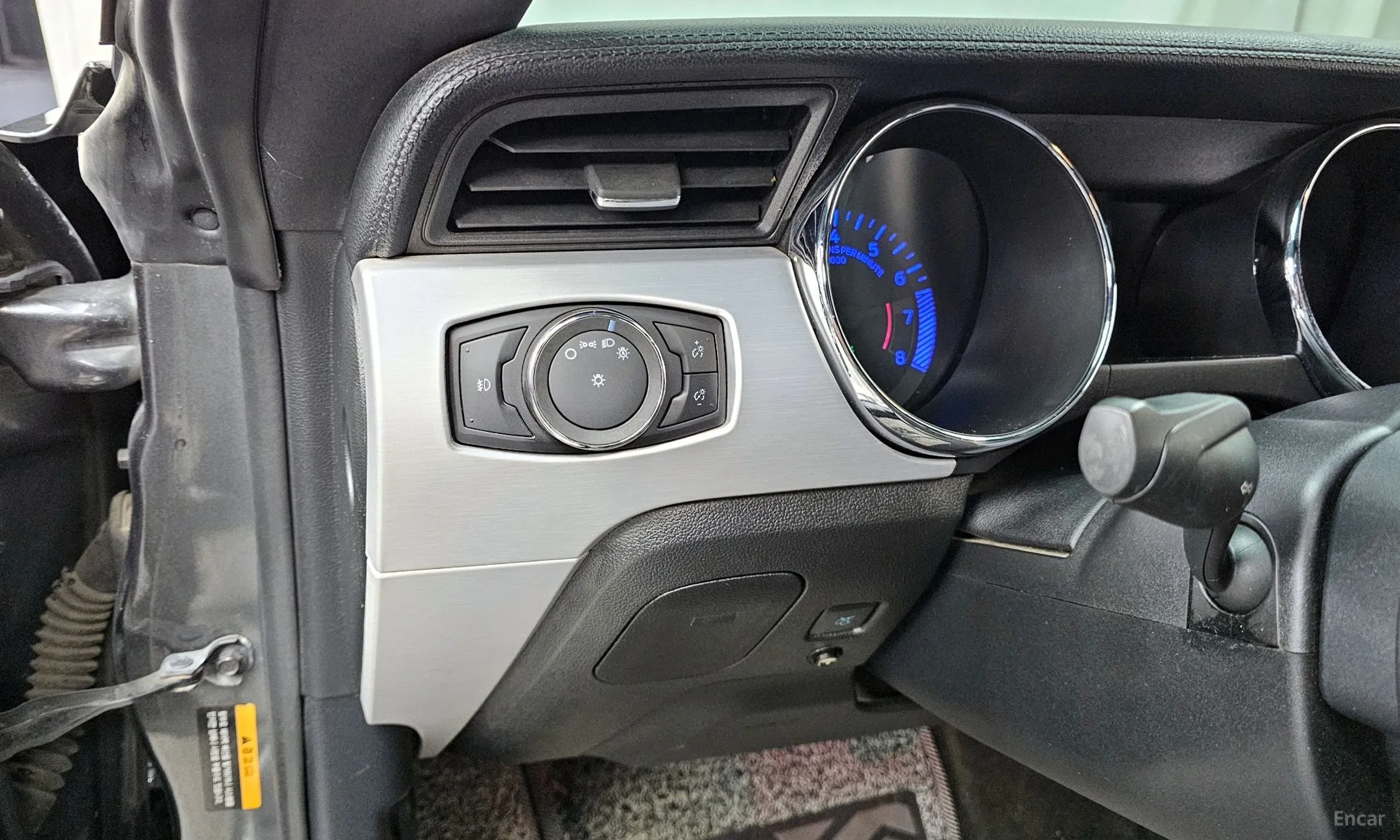 Ford Mustang превью 16