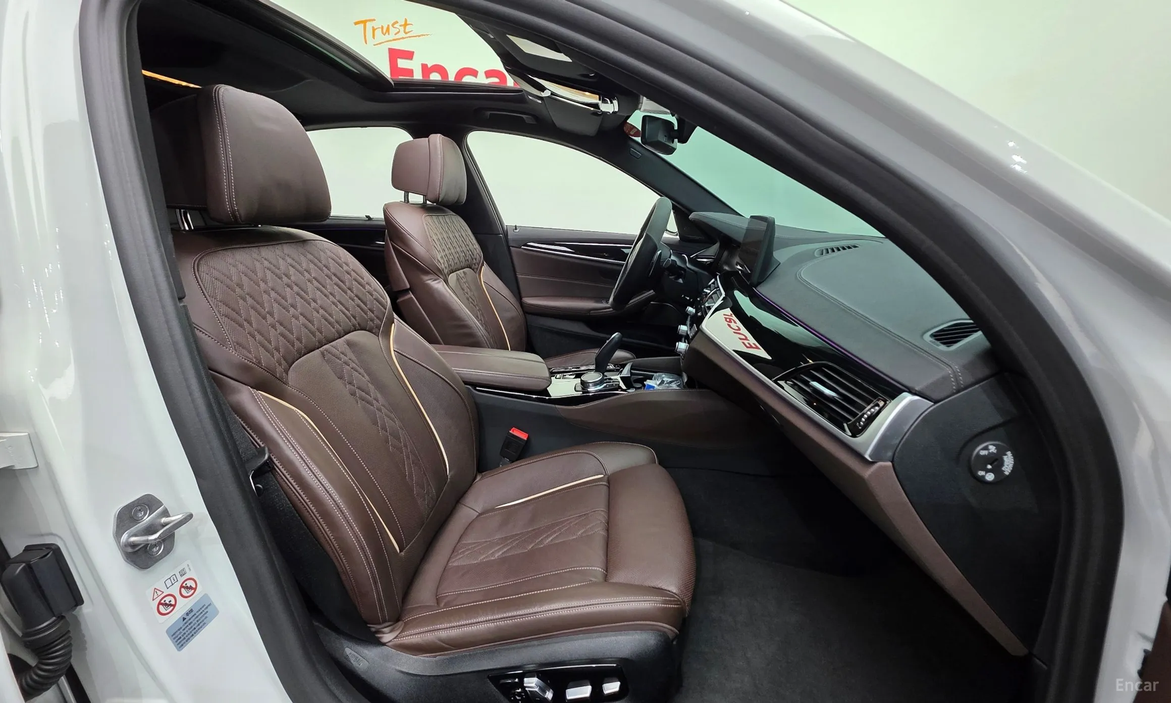 BMW 5 Series (G30) превью 10