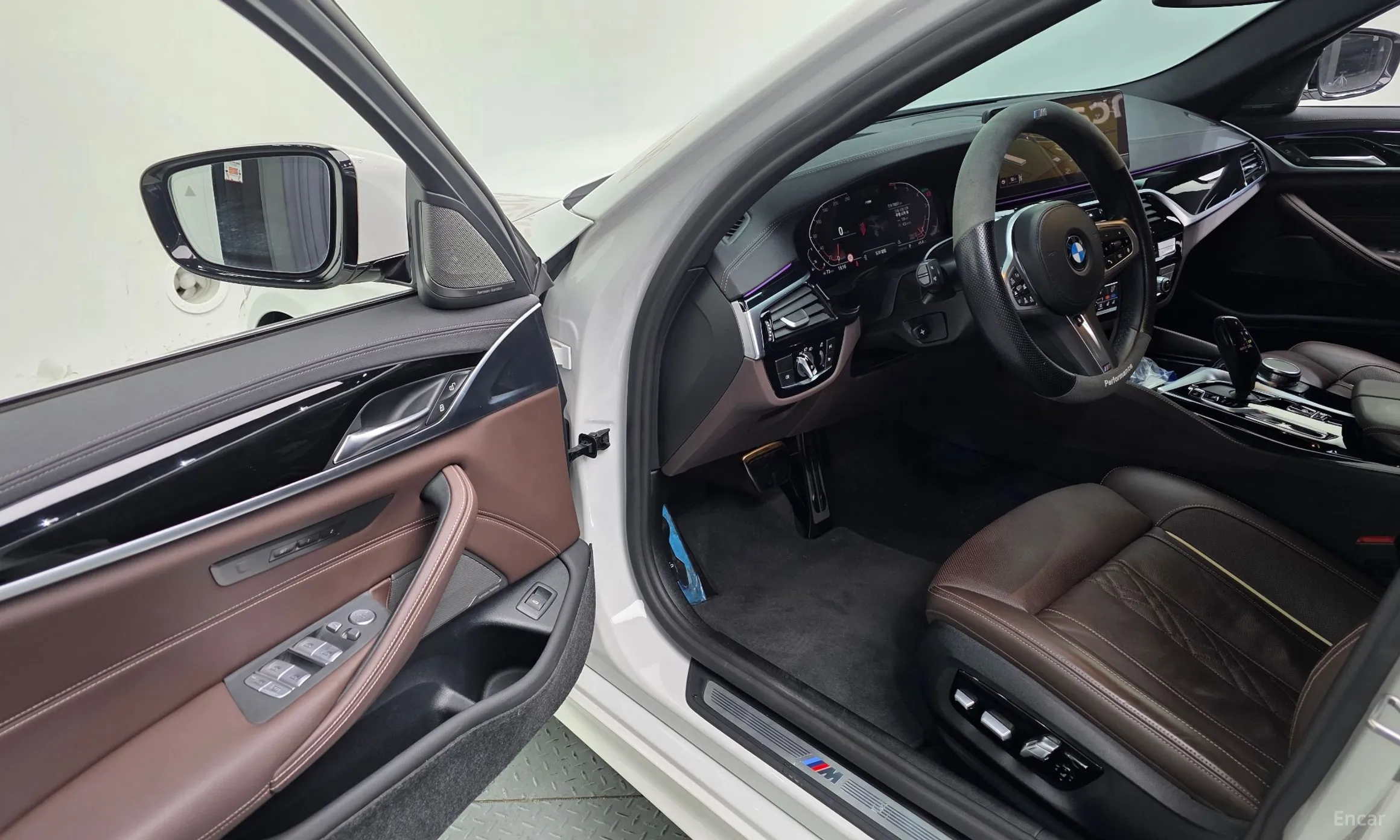 BMW 5 Series (G30) превью 13