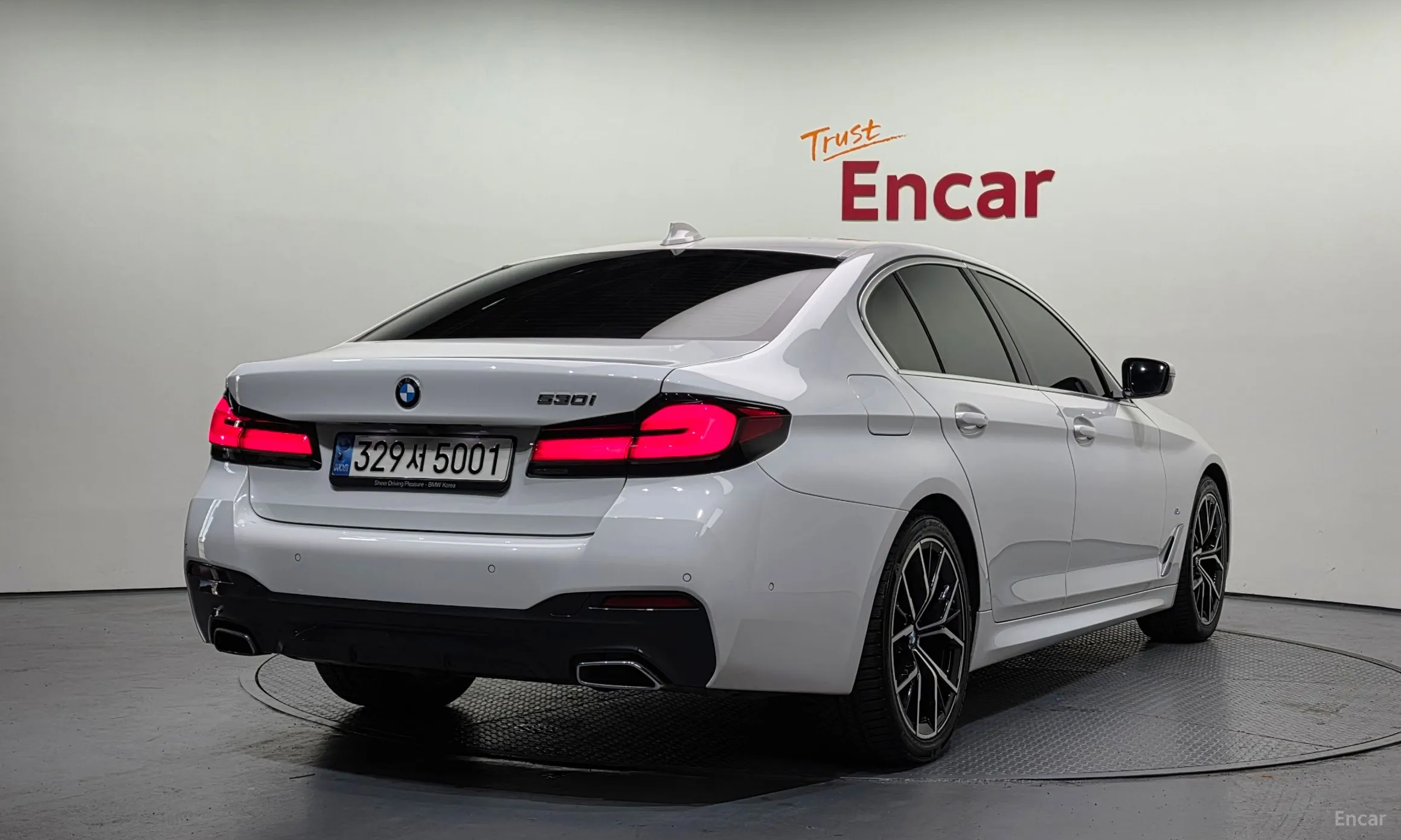 BMW 5 Series (G30) превью 2
