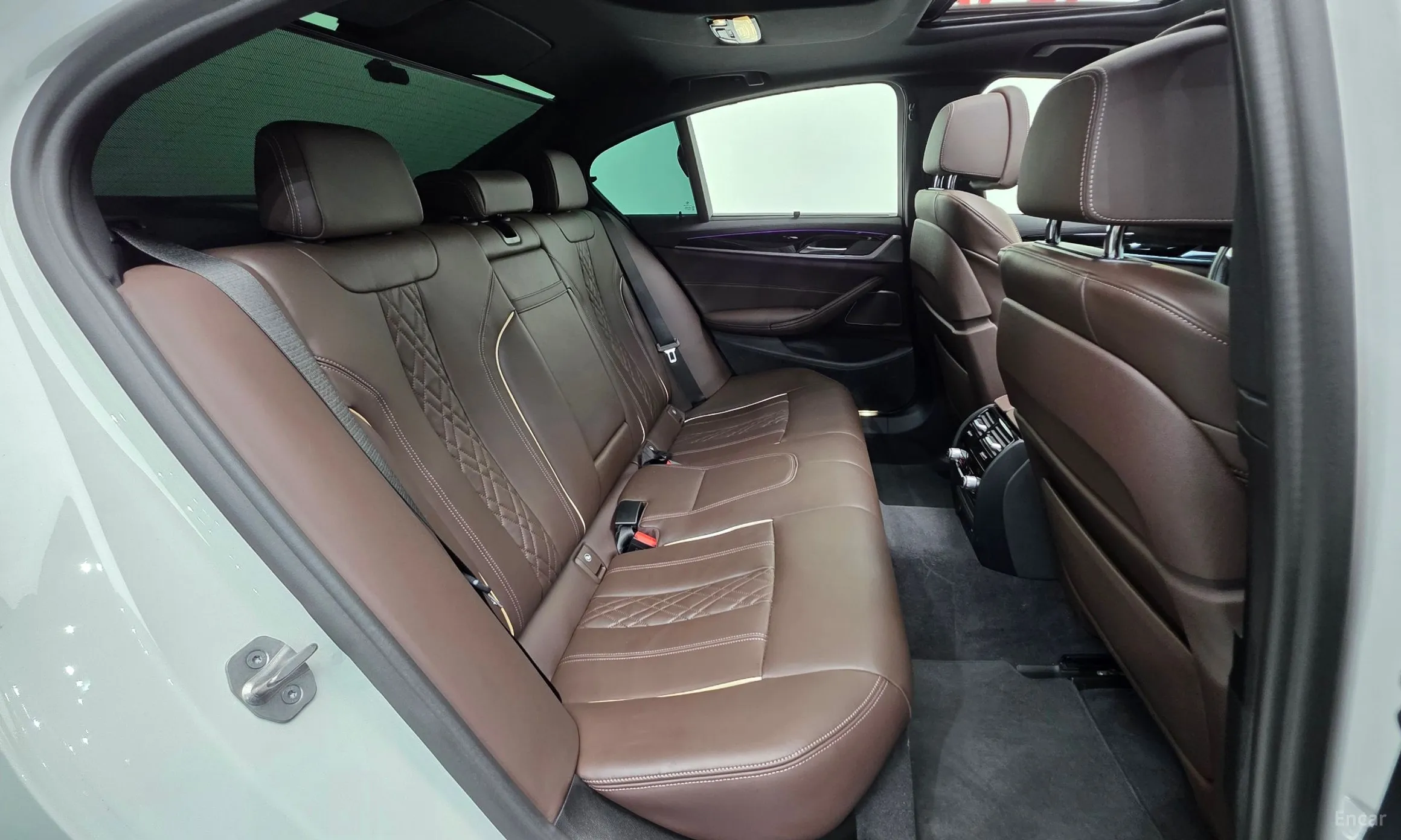 BMW 5 Series (G30) превью 19