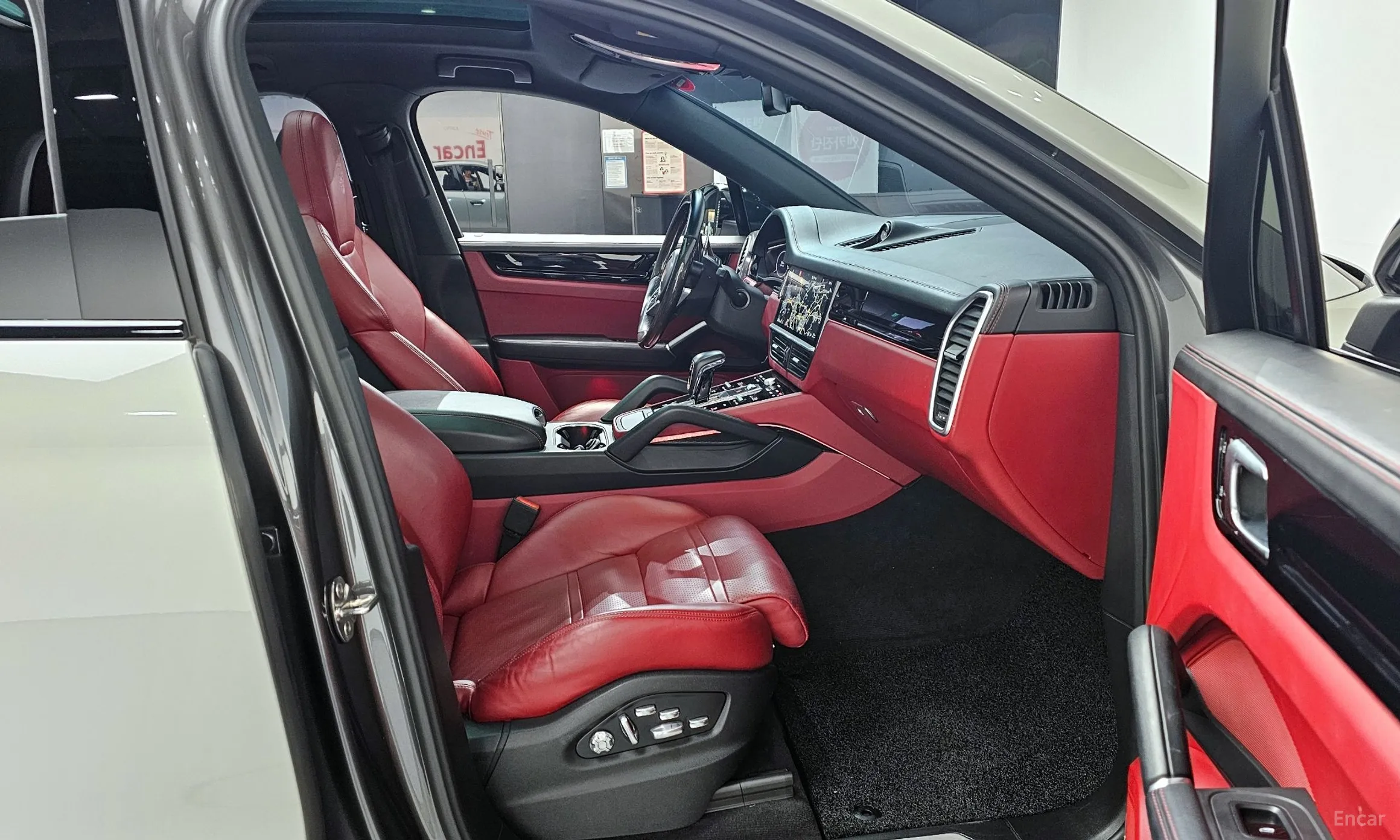 Porsche Cayenne (PO536) превью 10