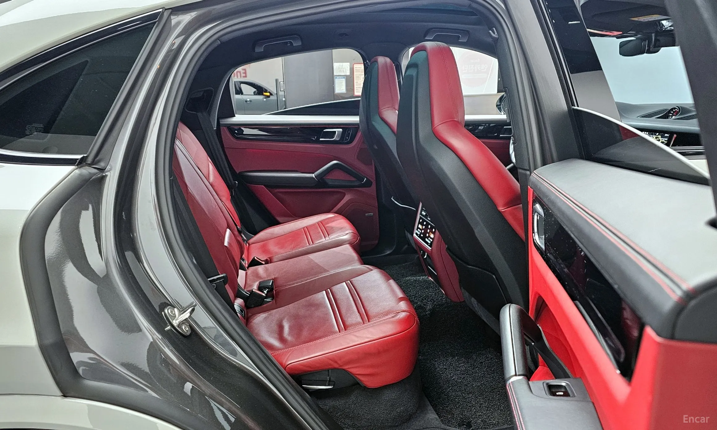 Porsche Cayenne (PO536) превью 12
