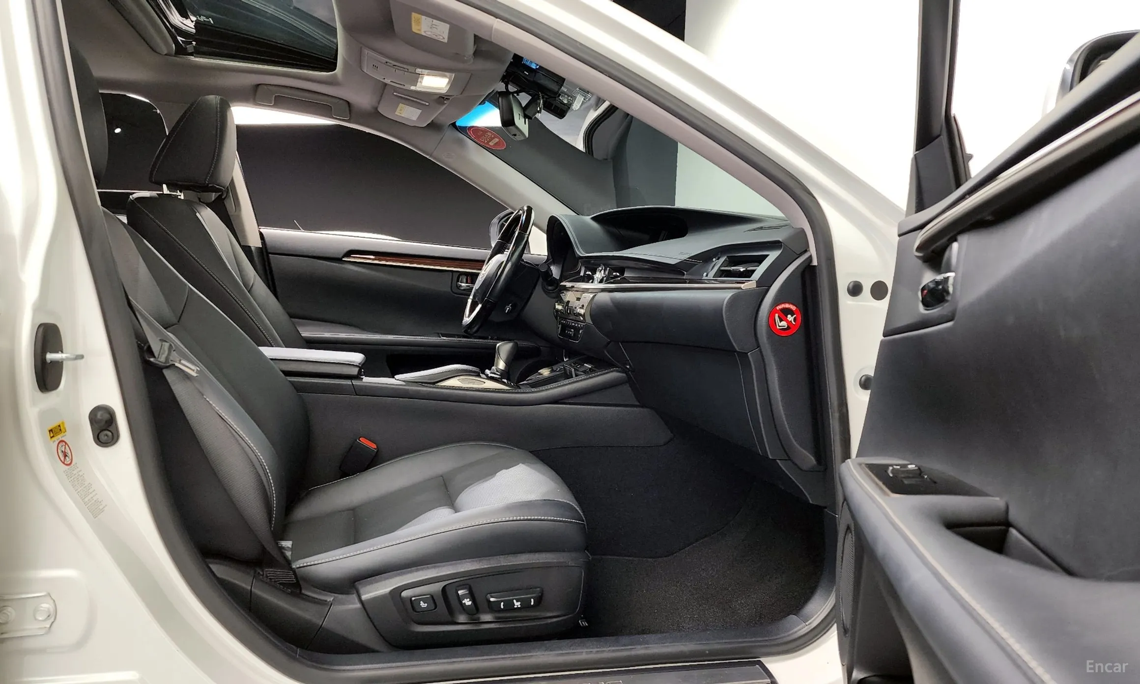 Lexus New ES300h превью 12