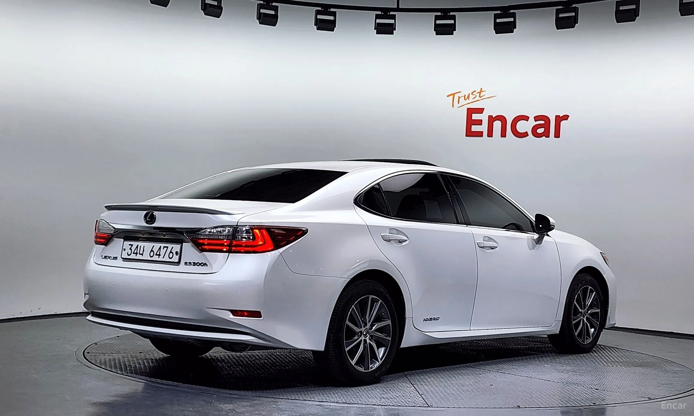 Lexus New ES300h