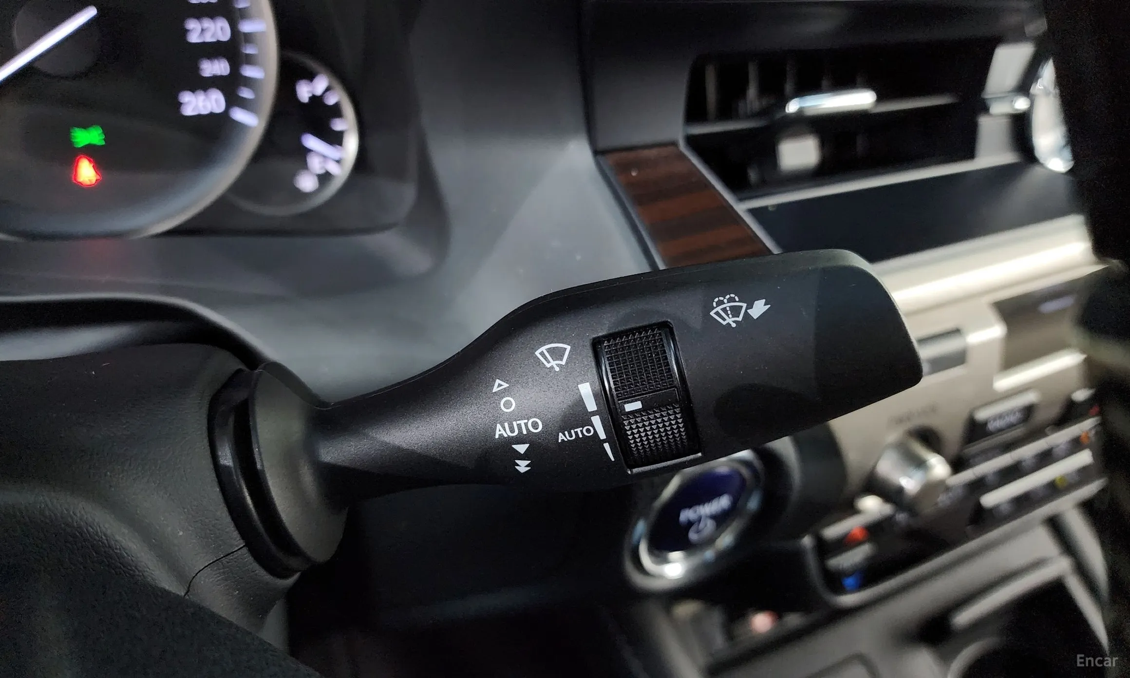 Lexus New ES300h превью 18