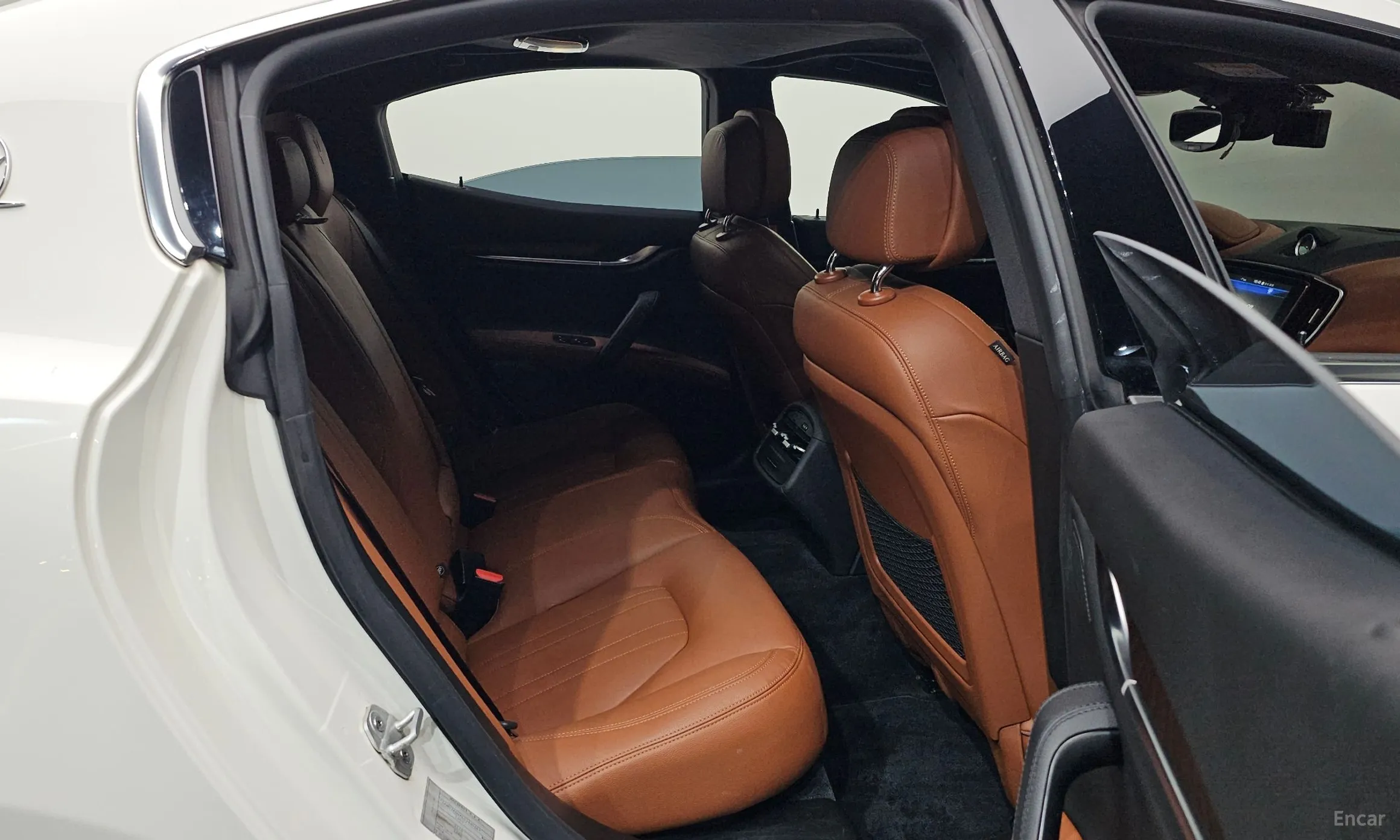 Maserati Ghibli превью 12