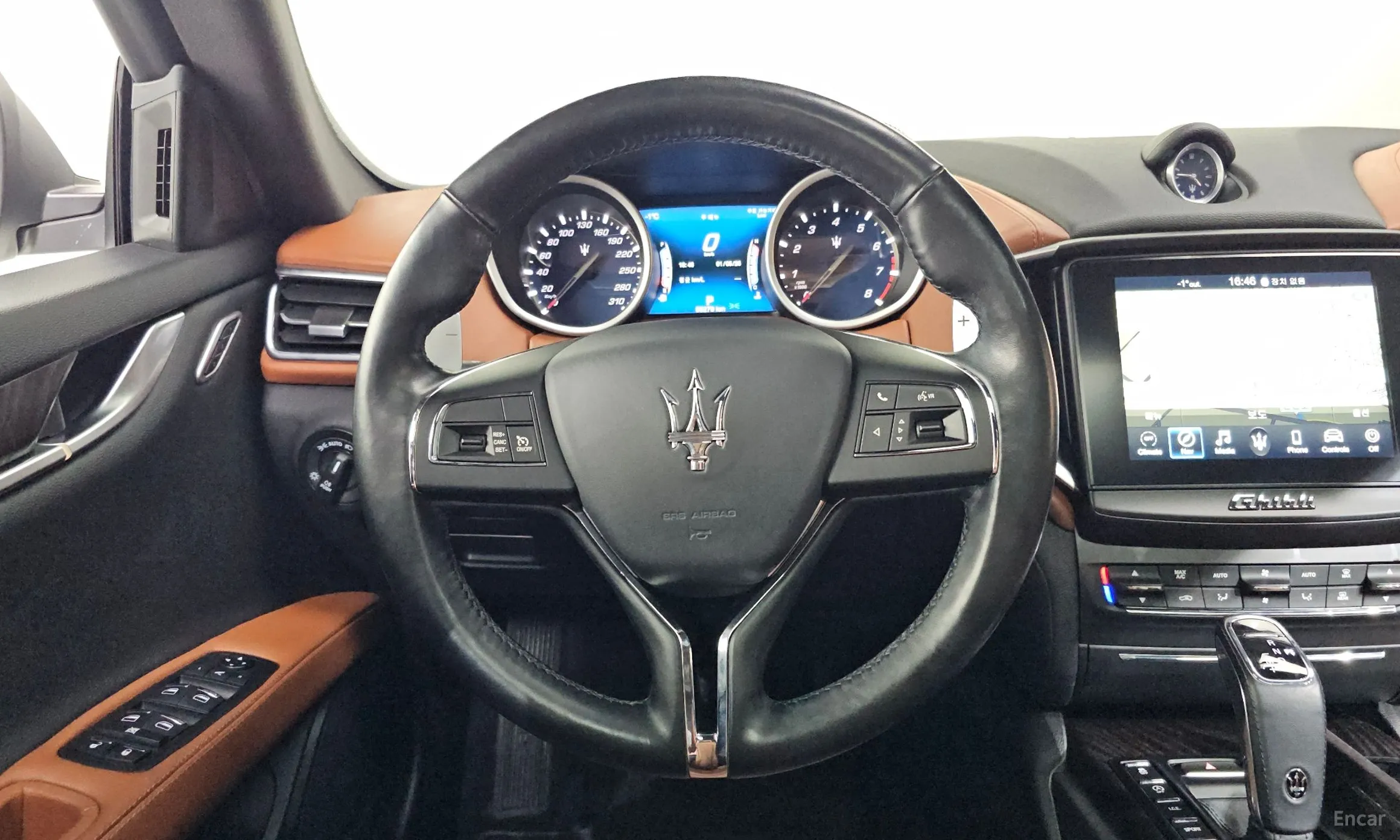 Maserati Ghibli превью 13