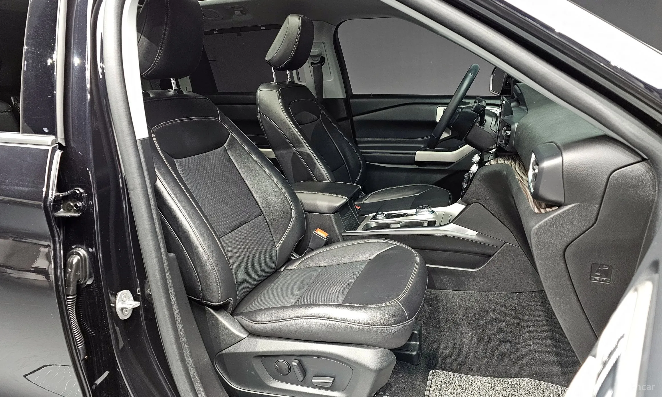 Ford Explorer 6th Generation превью 10