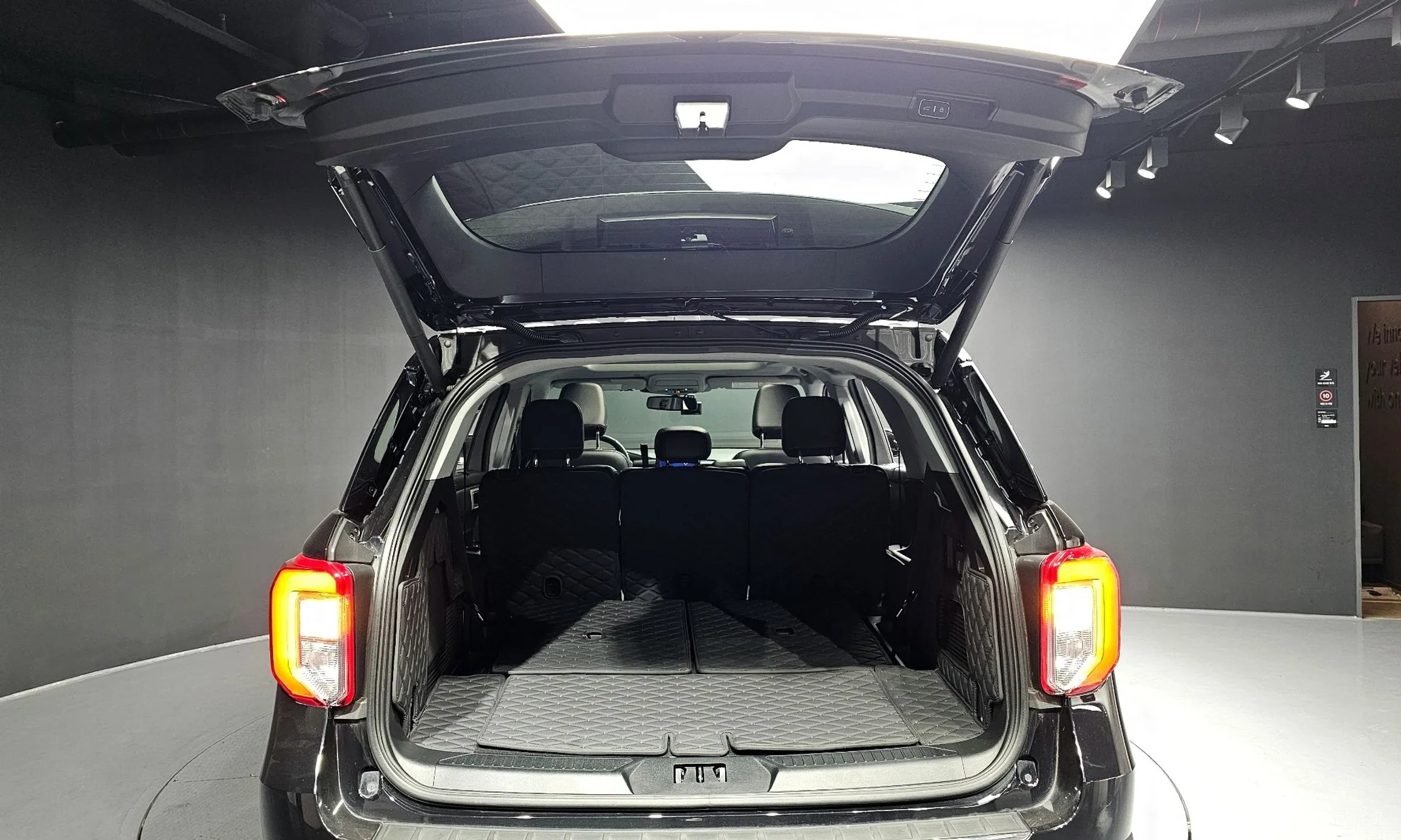 Ford Explorer 6th Generation превью 20