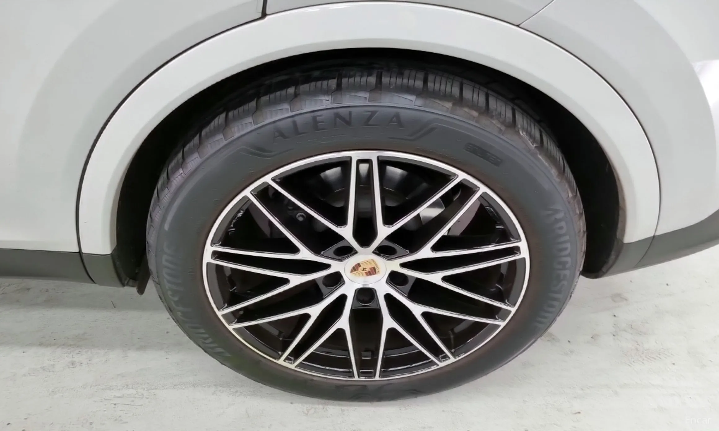 Porsche Cayenne (PO536) превью 17