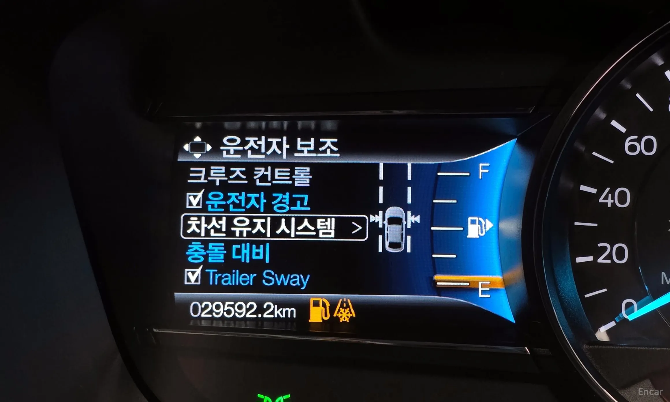 Ford Explorer превью 16
