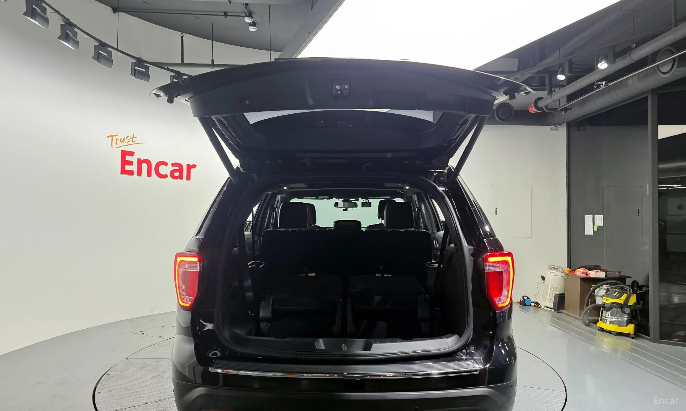 Ford Explorer превью 20