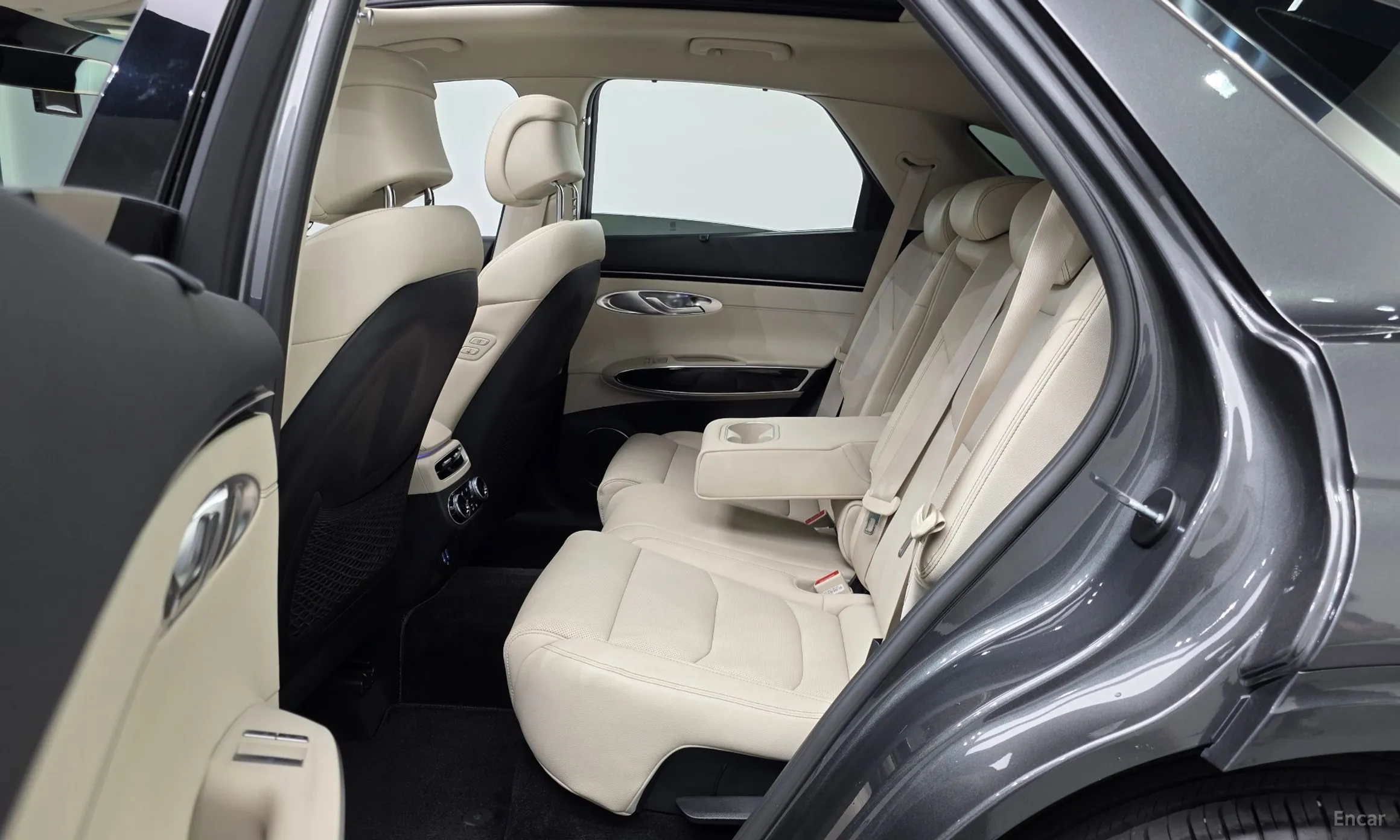 Genesis GV70 превью 12