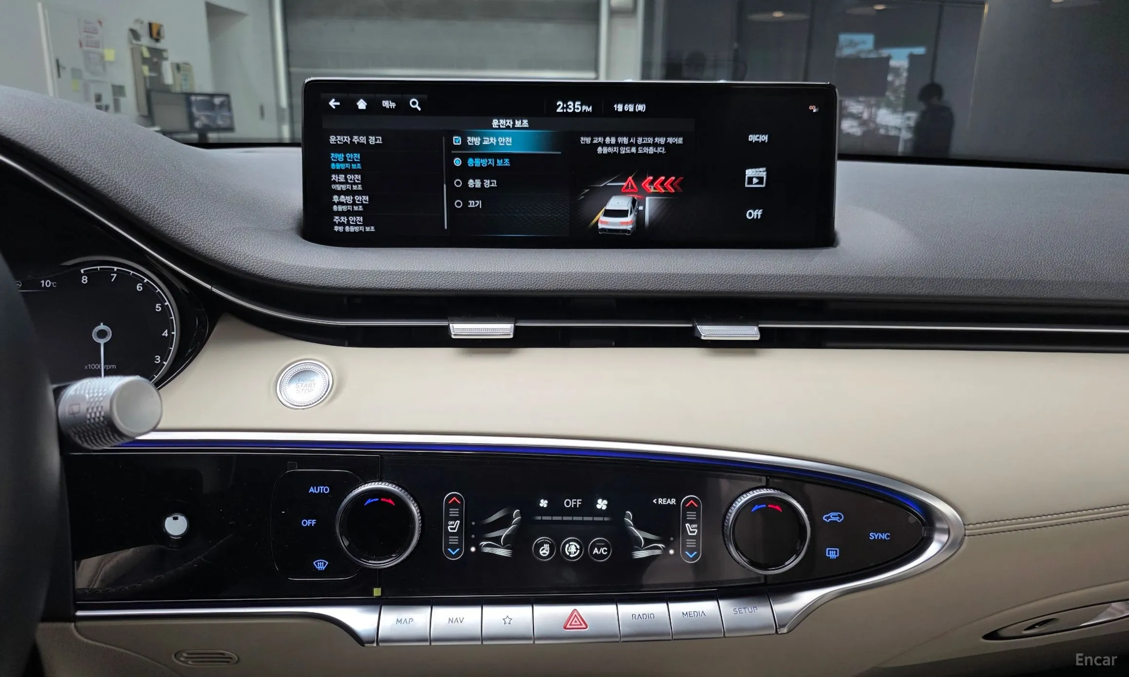 Genesis GV70 превью 14
