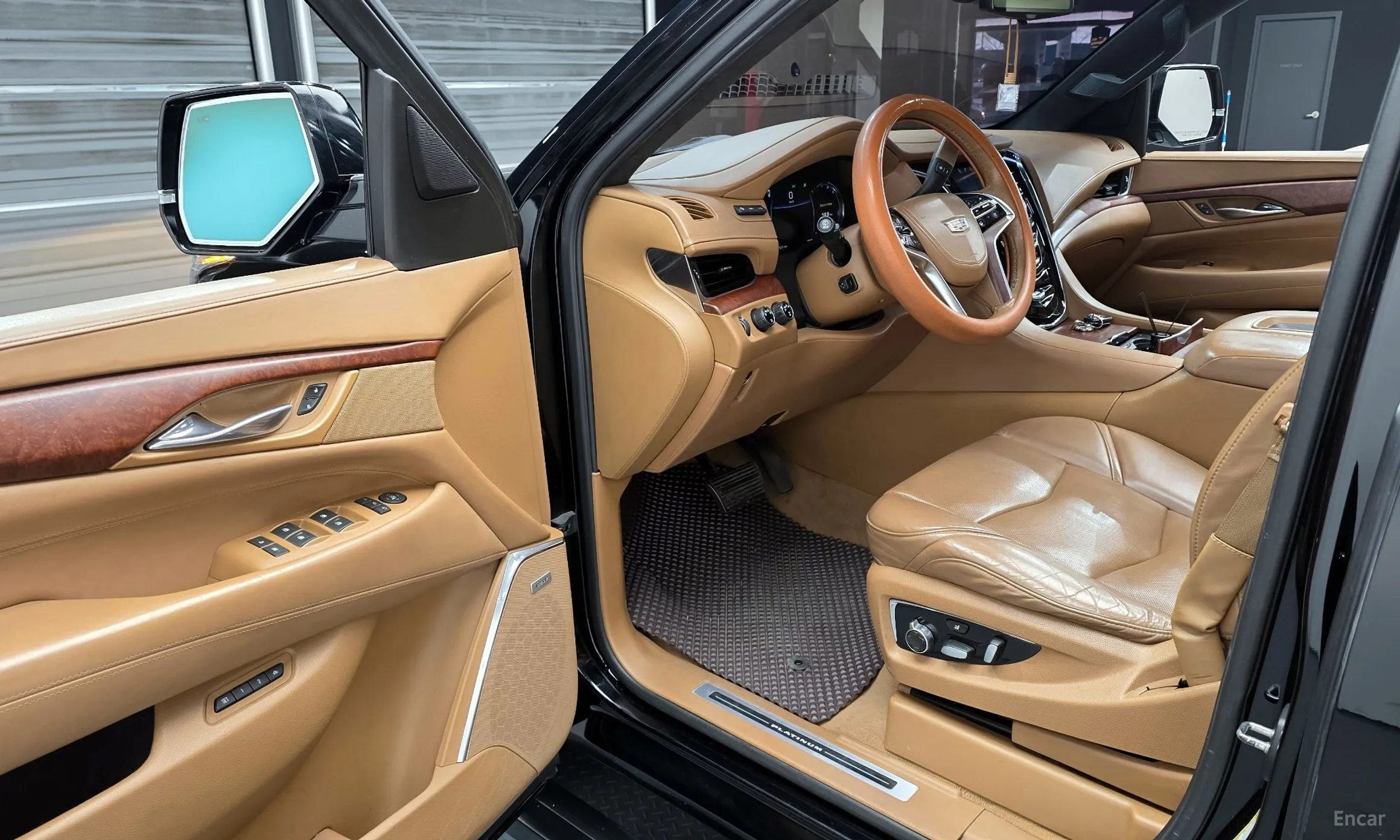 Cadillac Escalade превью 11