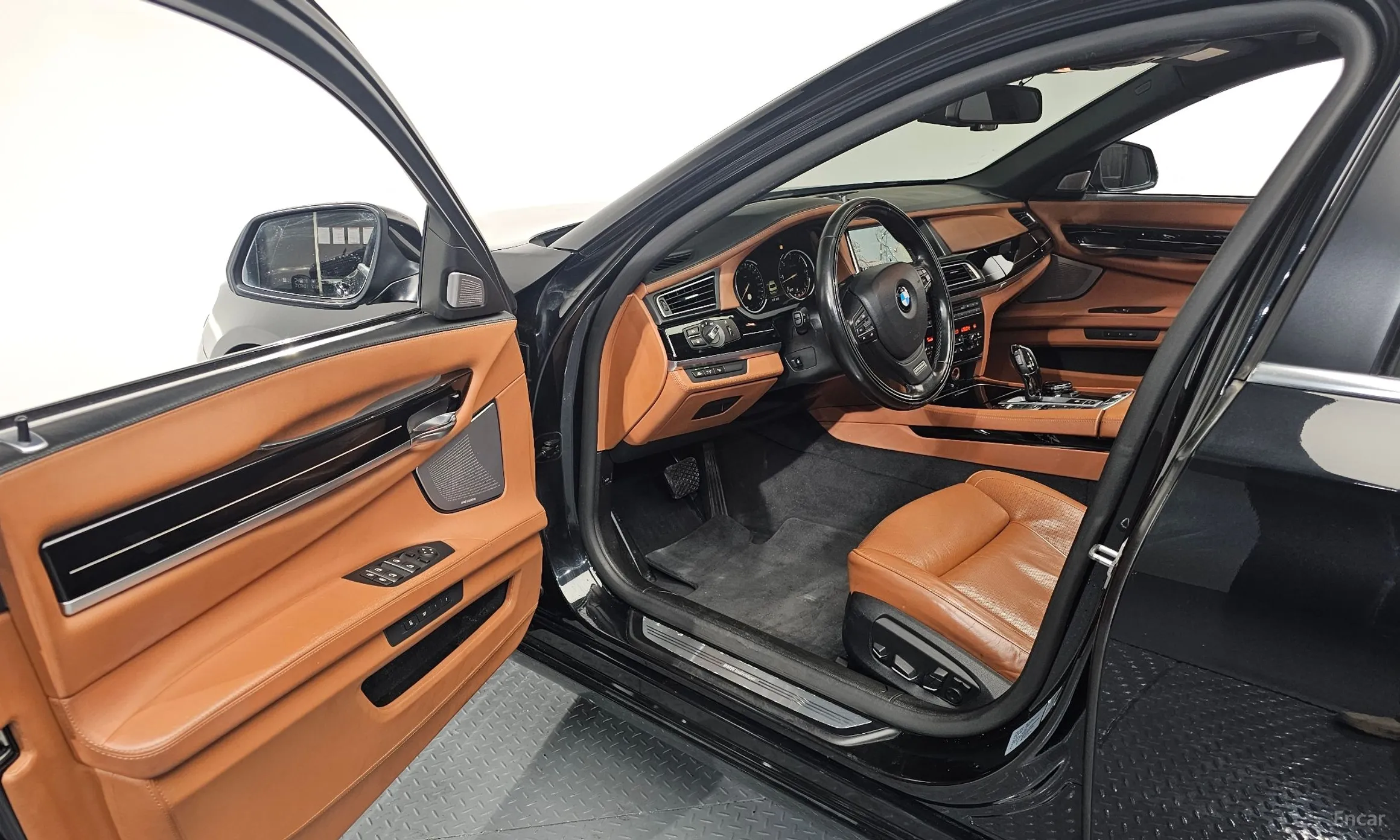 BMW 7 Series (F01) превью 10