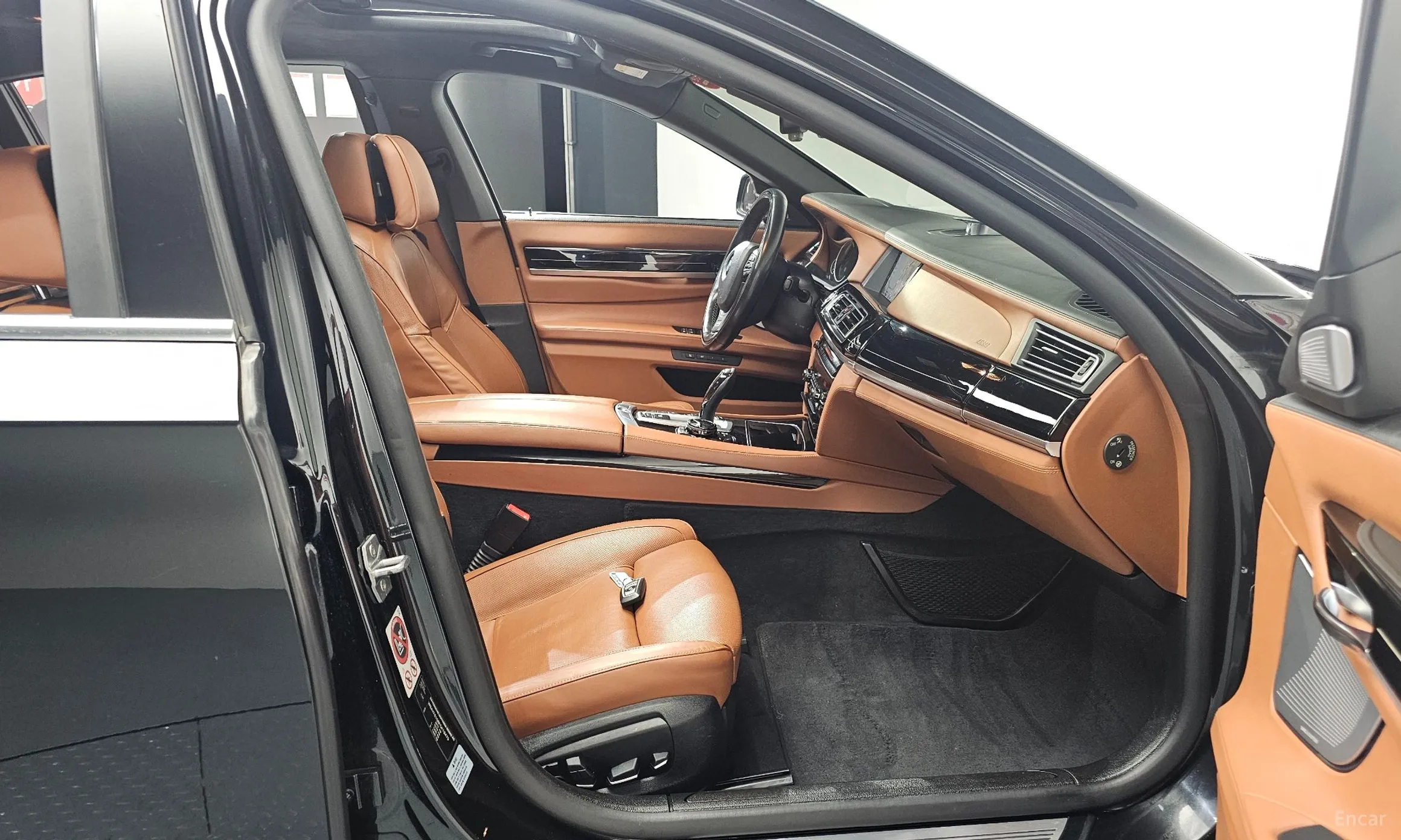 BMW 7 Series (F01) превью 11