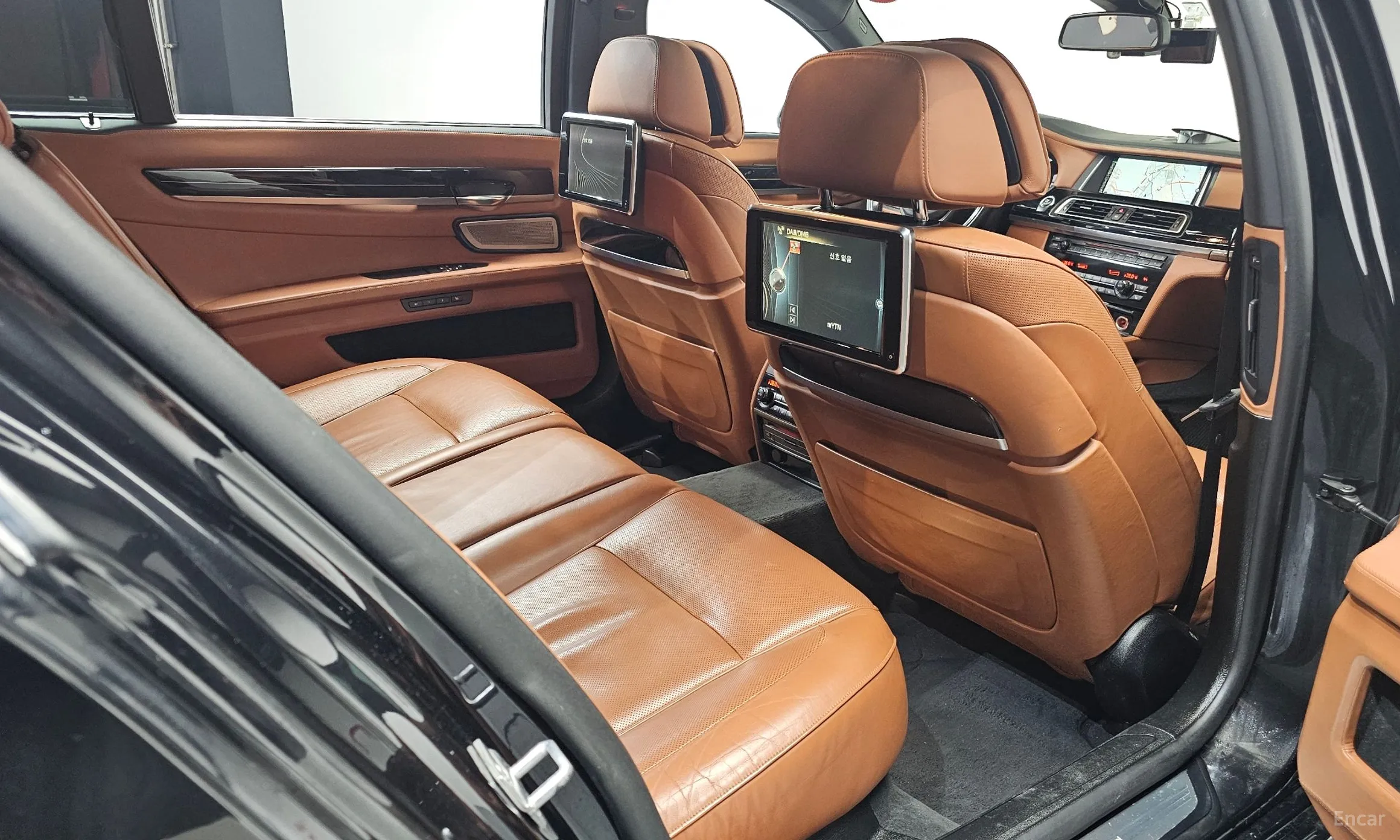 BMW 7 Series (F01) превью 12