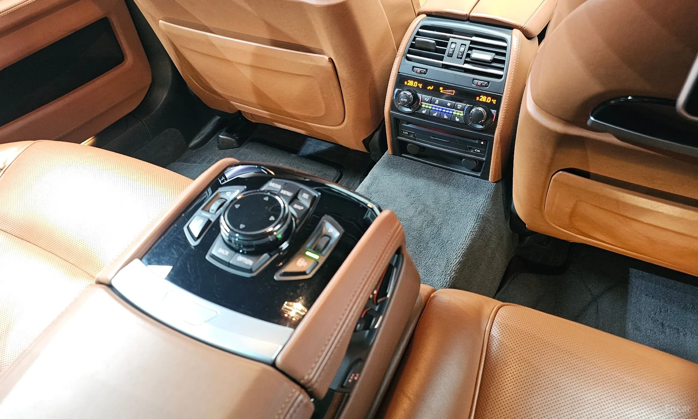 BMW 7 Series (F01) превью 18