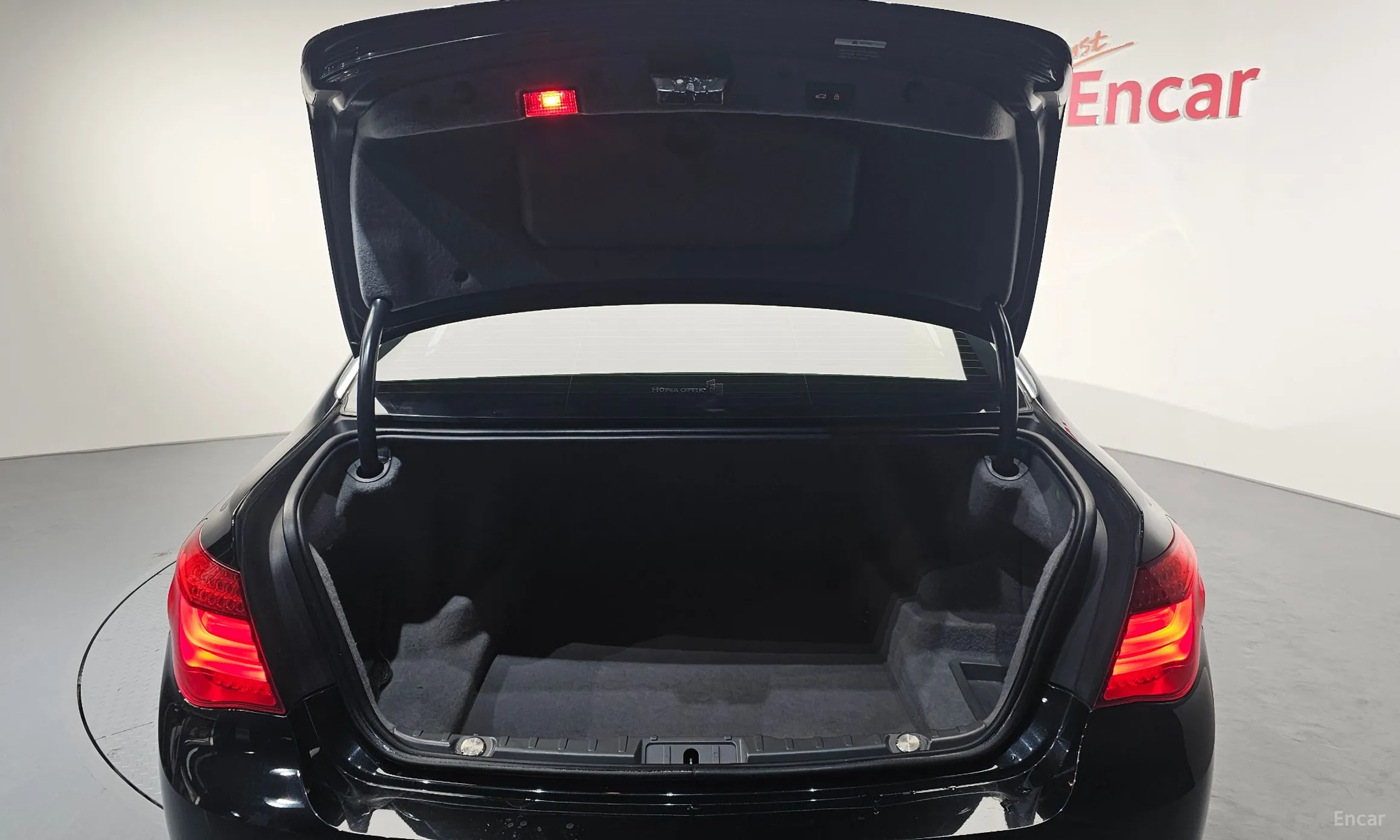 BMW 7 Series (F01) превью 20