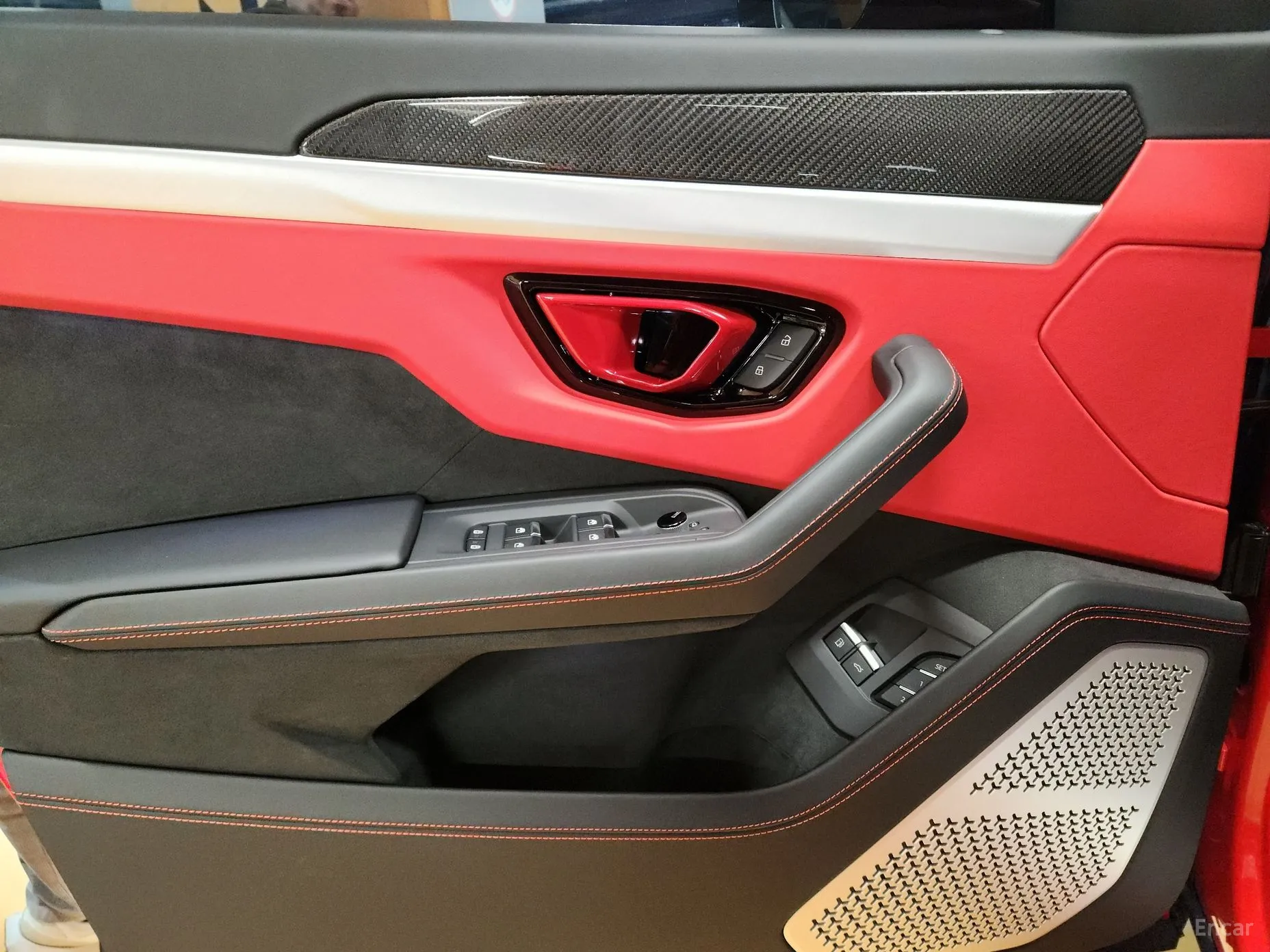Lamborghini Urus превью 9