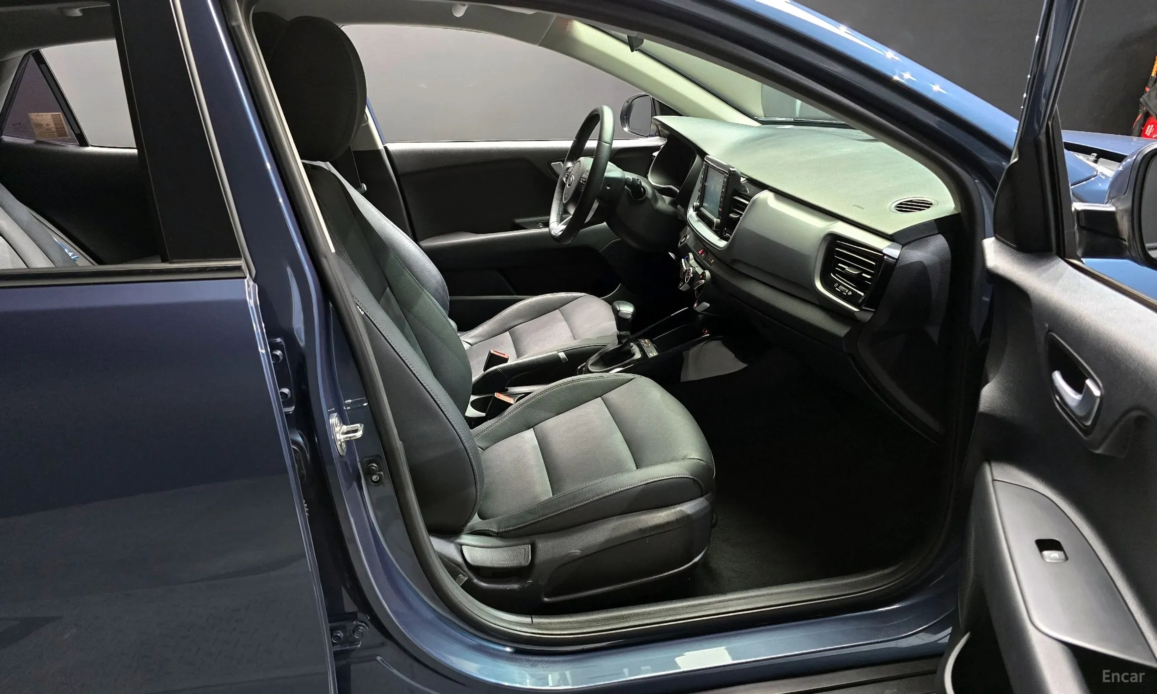 Kia Stonic превью 10