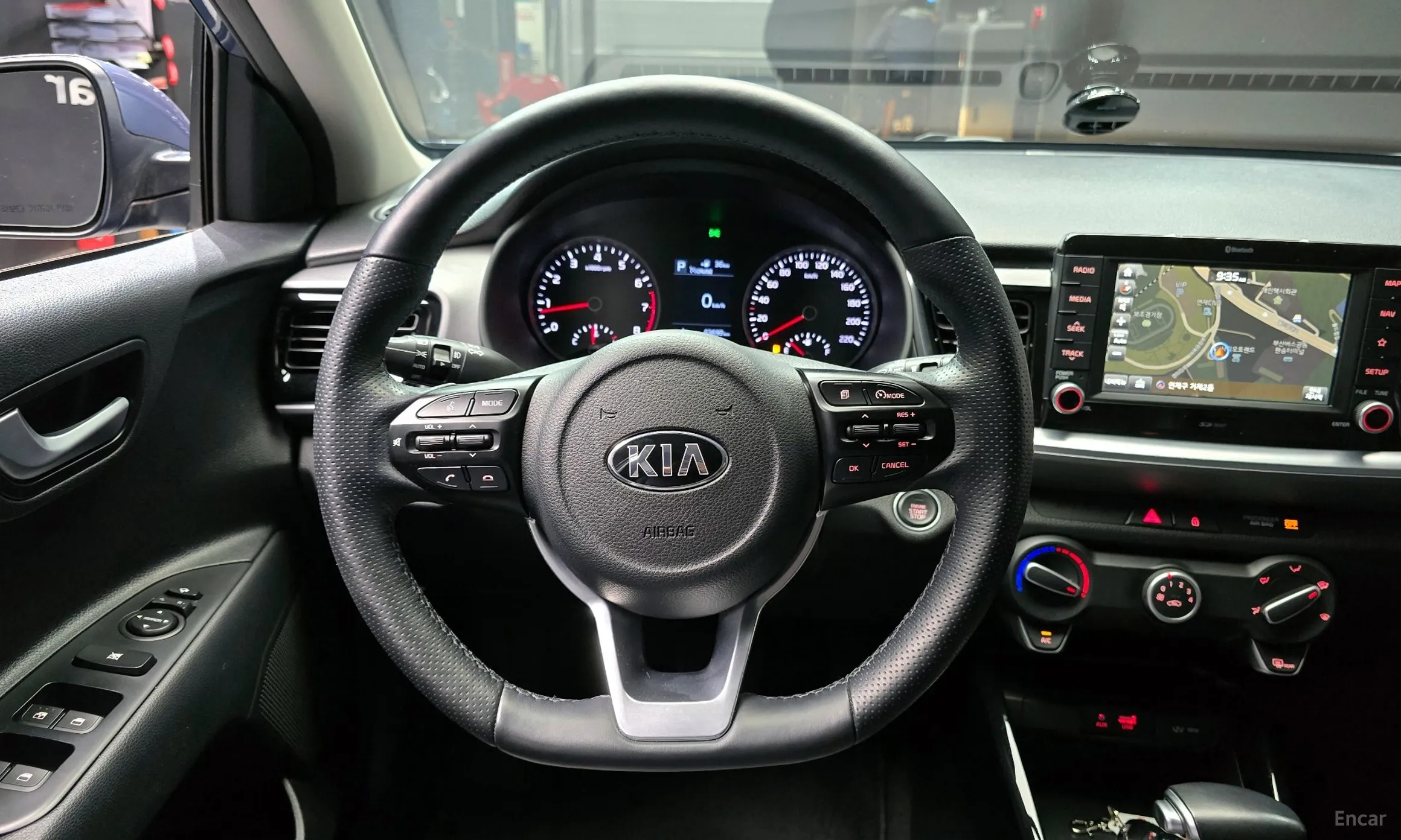 Kia Stonic превью 13