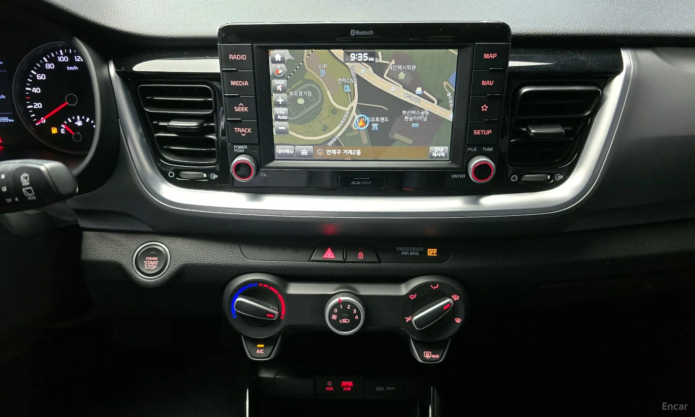 Kia Stonic превью 14