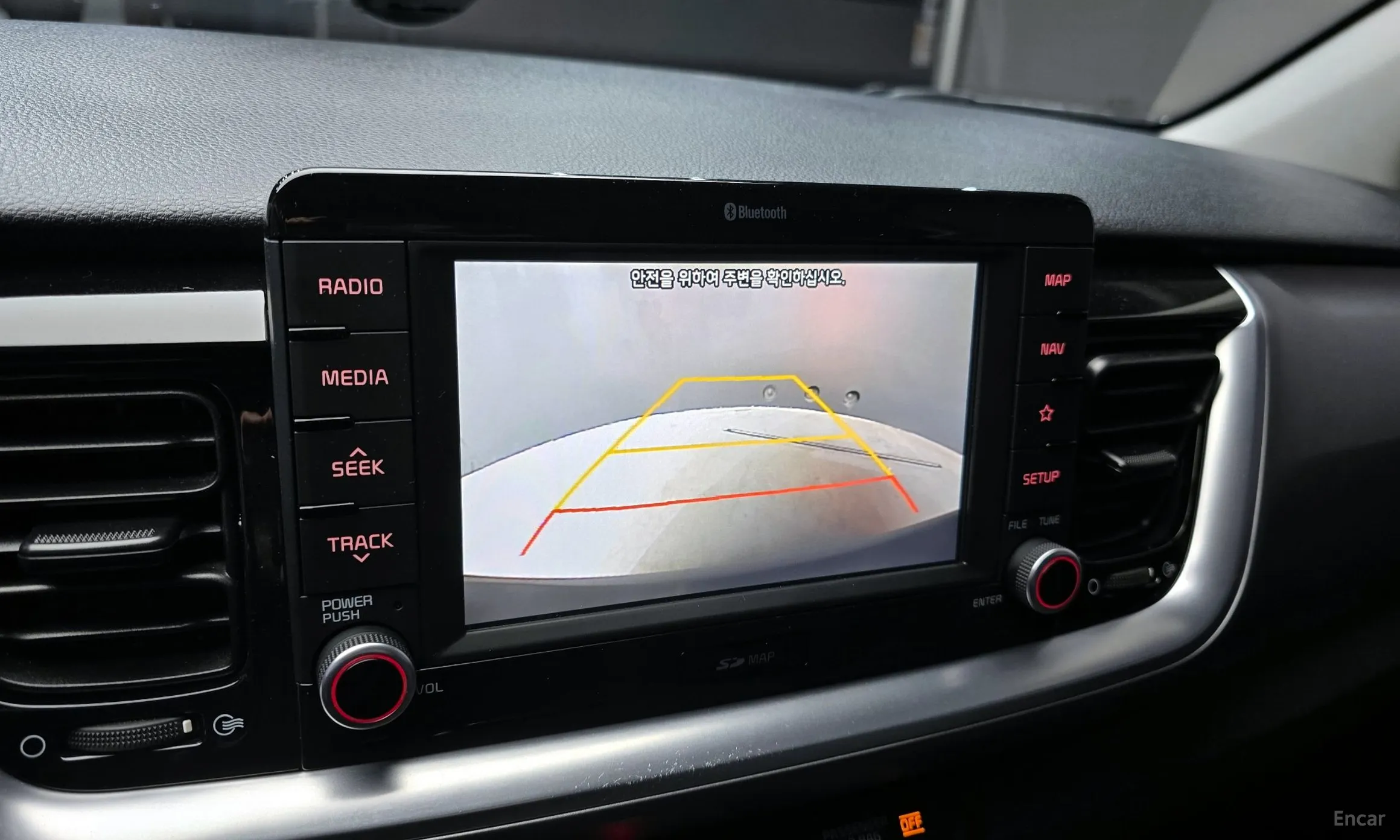 Kia Stonic превью 16