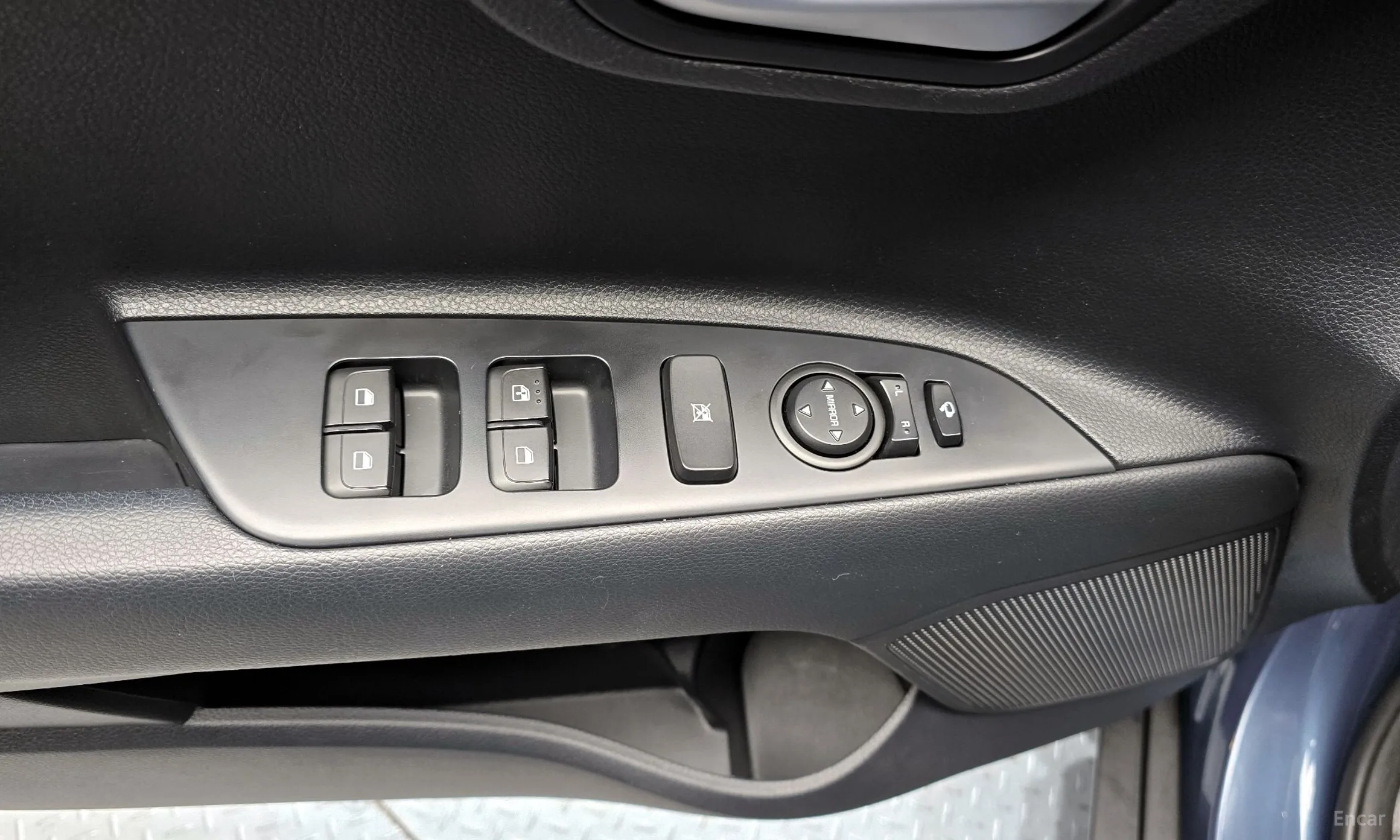 Kia Stonic превью 18