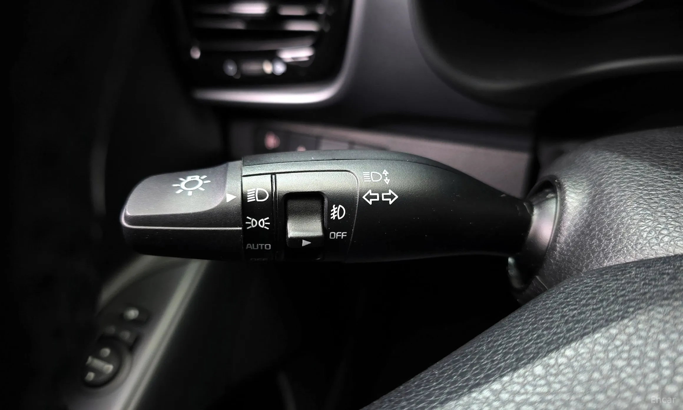 Kia Stonic превью 19
