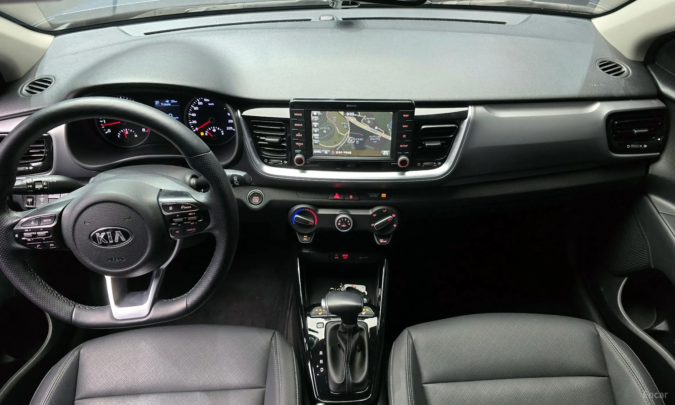 Kia Stonic превью 7