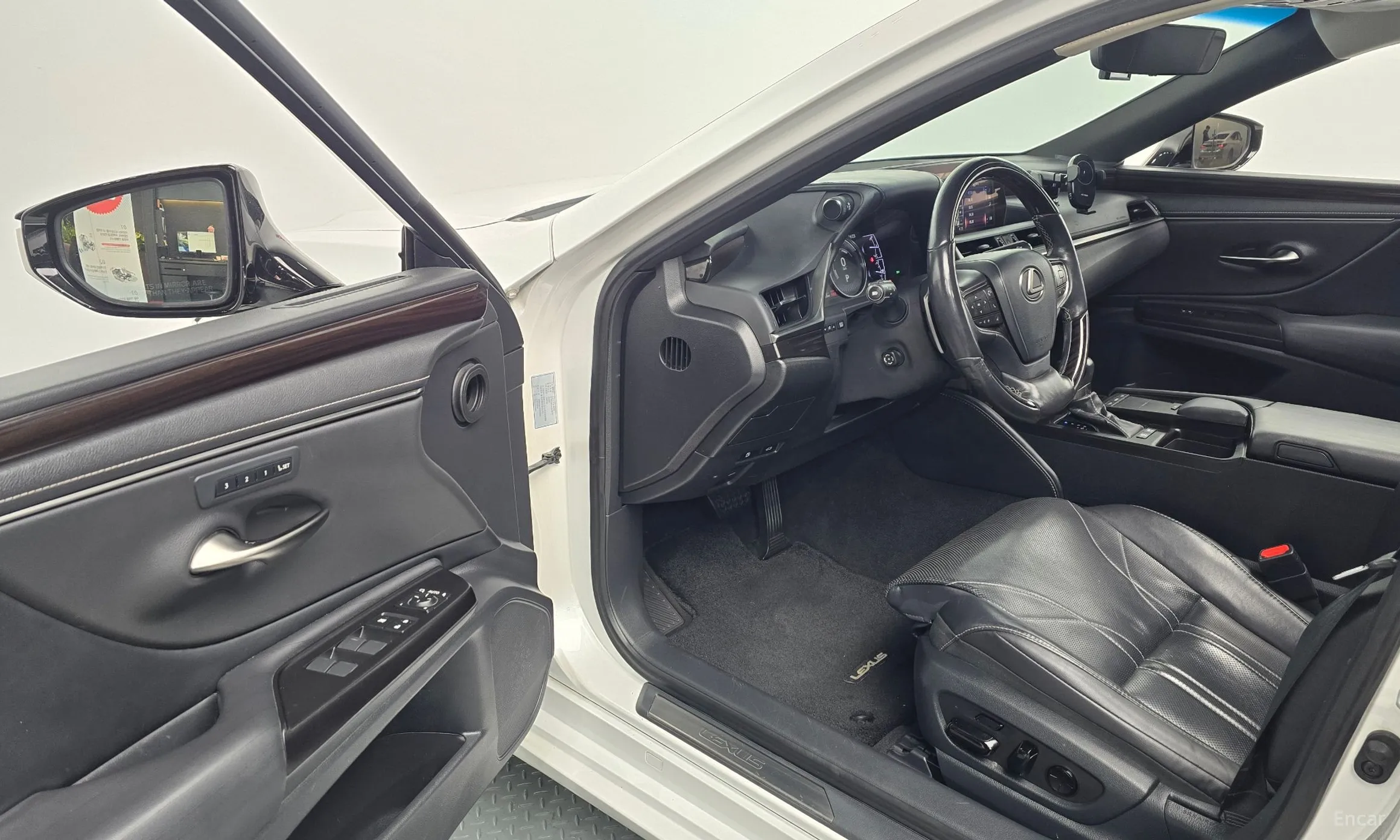 Lexus ES300h 7th Generation превью 11
