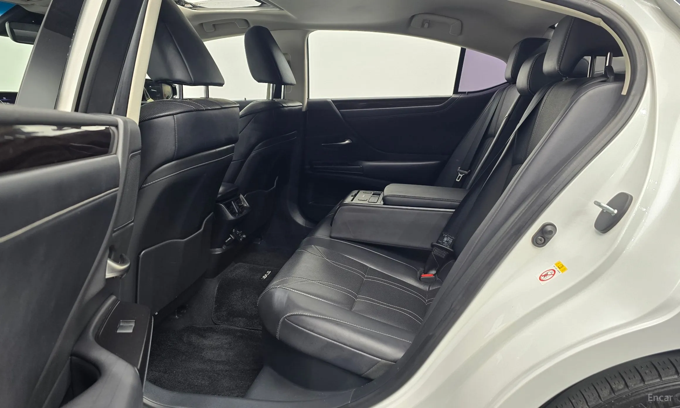 Lexus ES300h 7th Generation превью 12