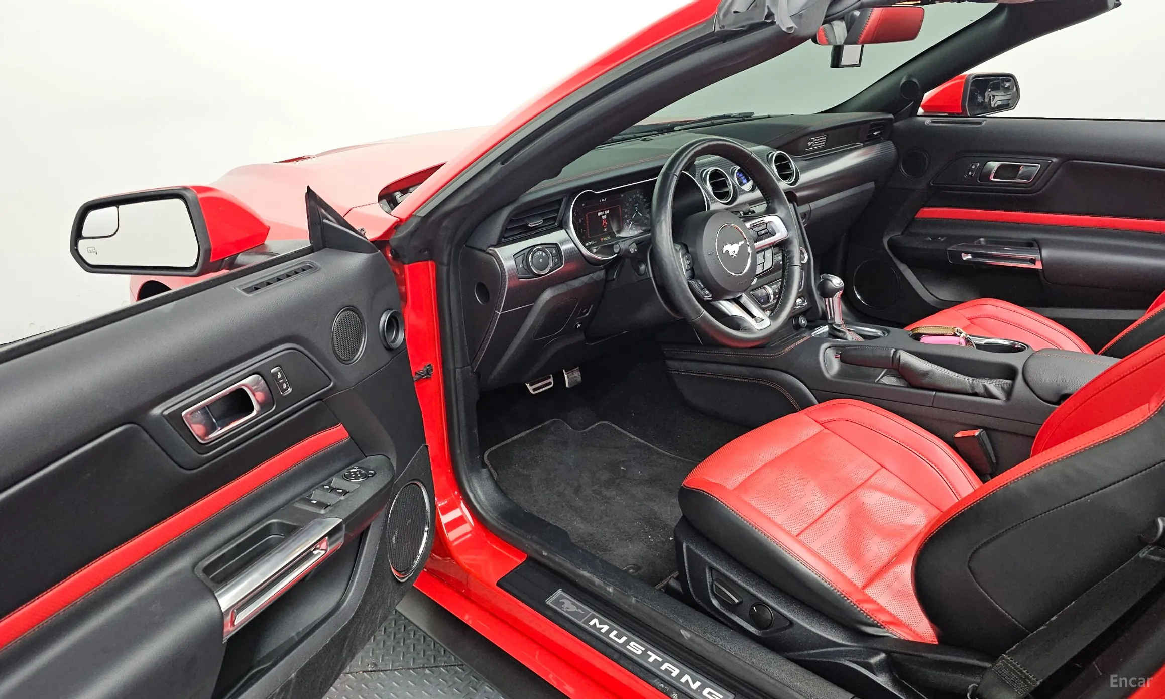Ford Mustang превью 10