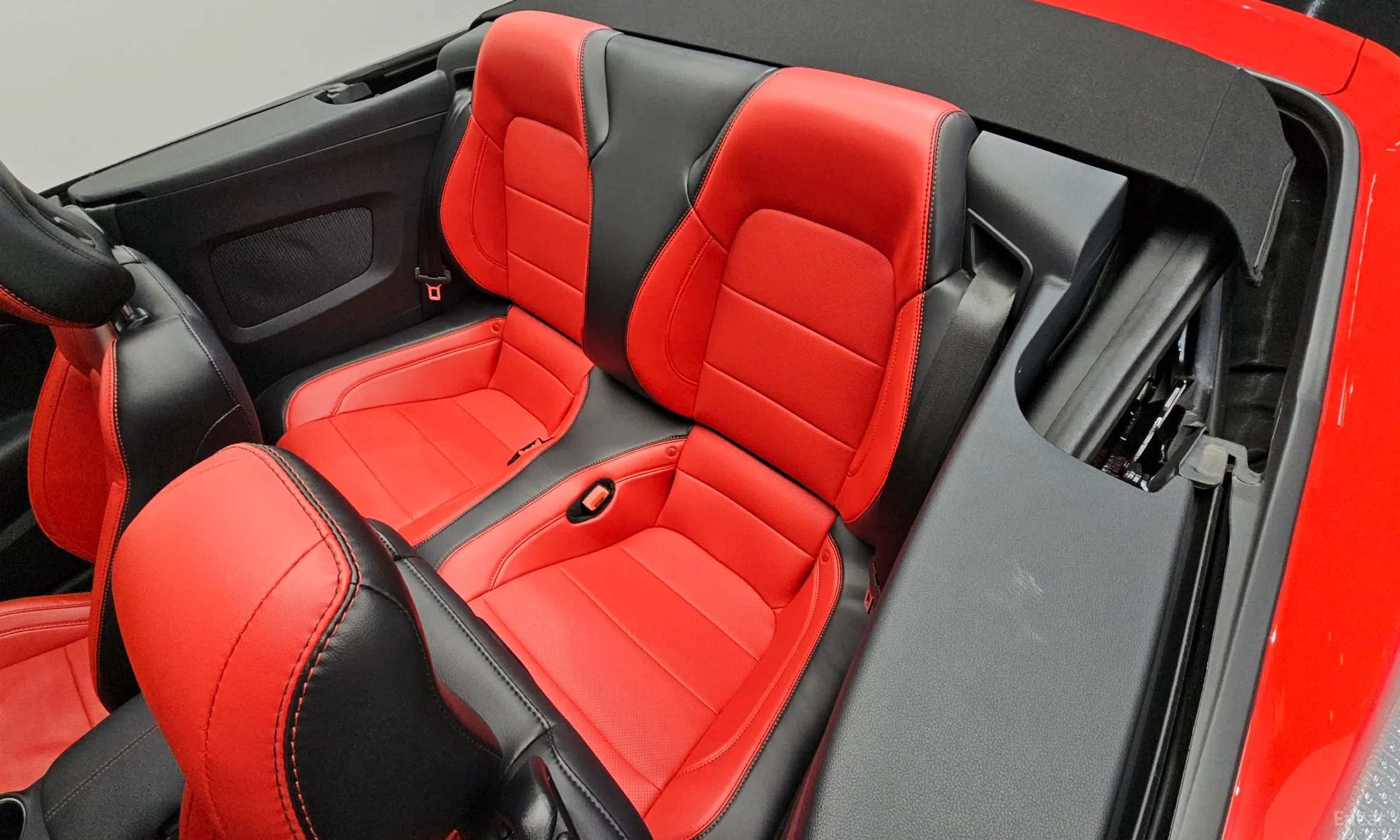 Ford Mustang превью 12