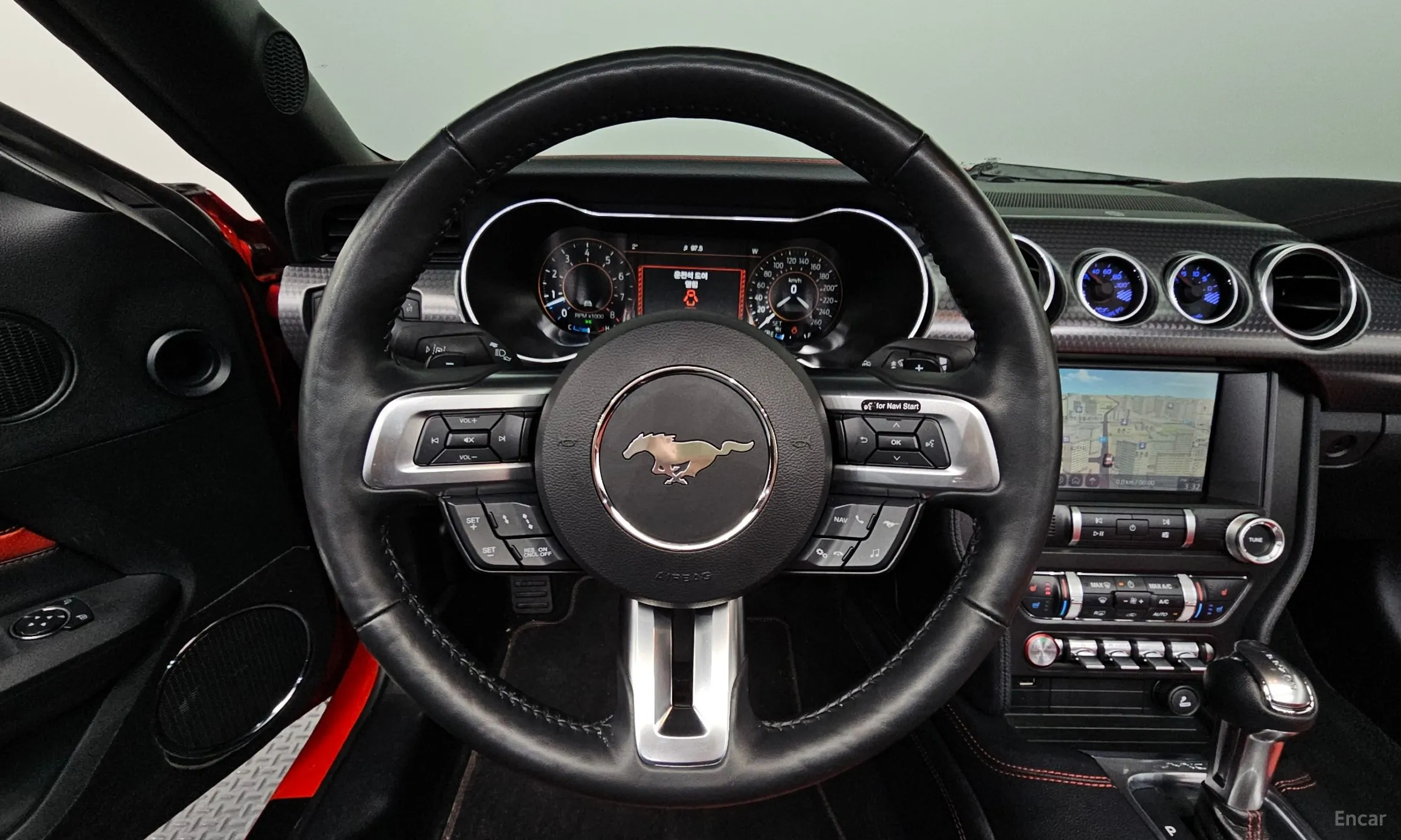 Ford Mustang превью 14