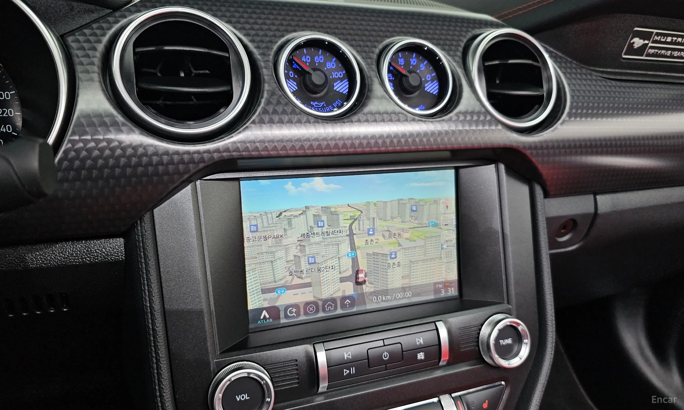 Ford Mustang превью 17