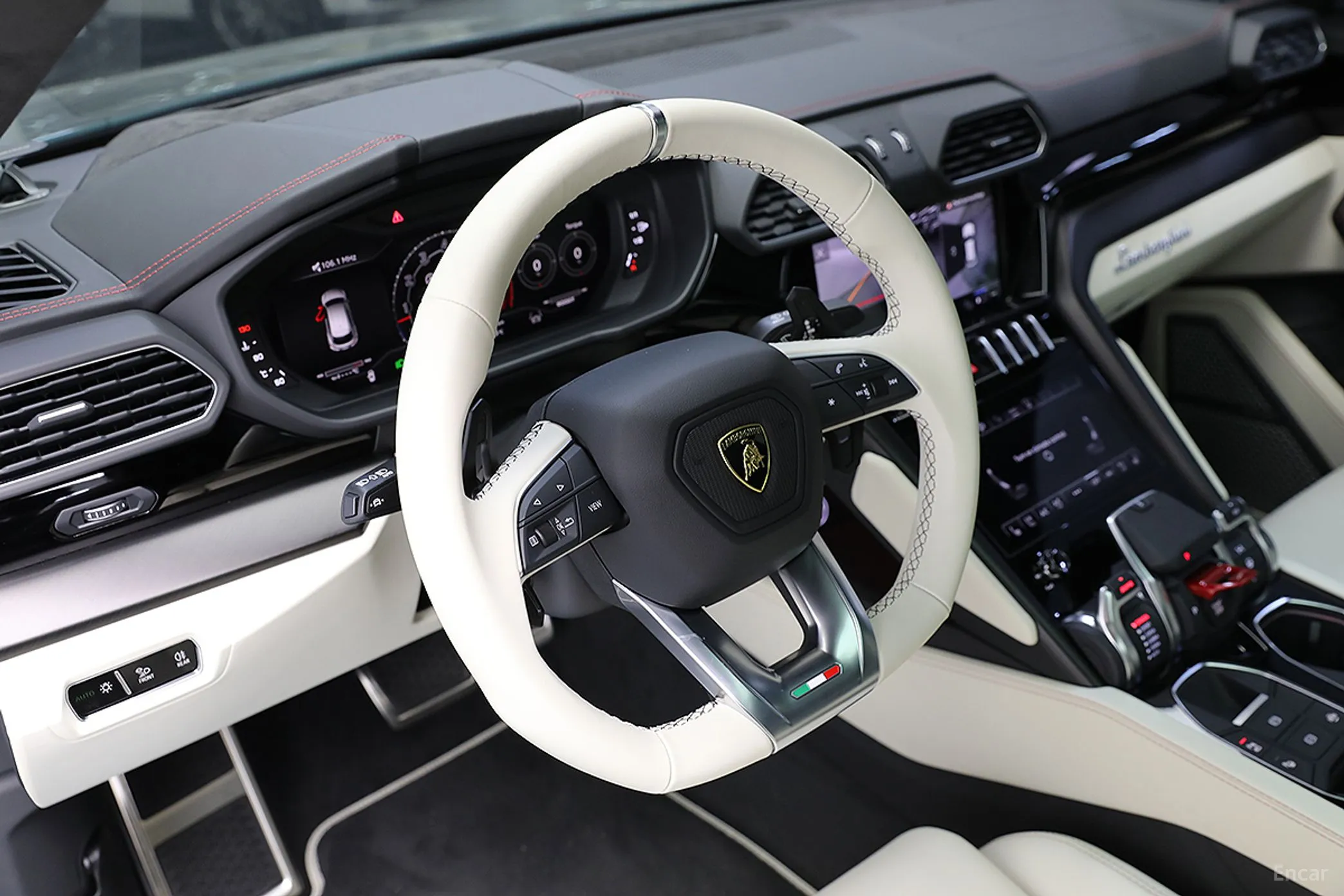 Lamborghini Urus превью 14
