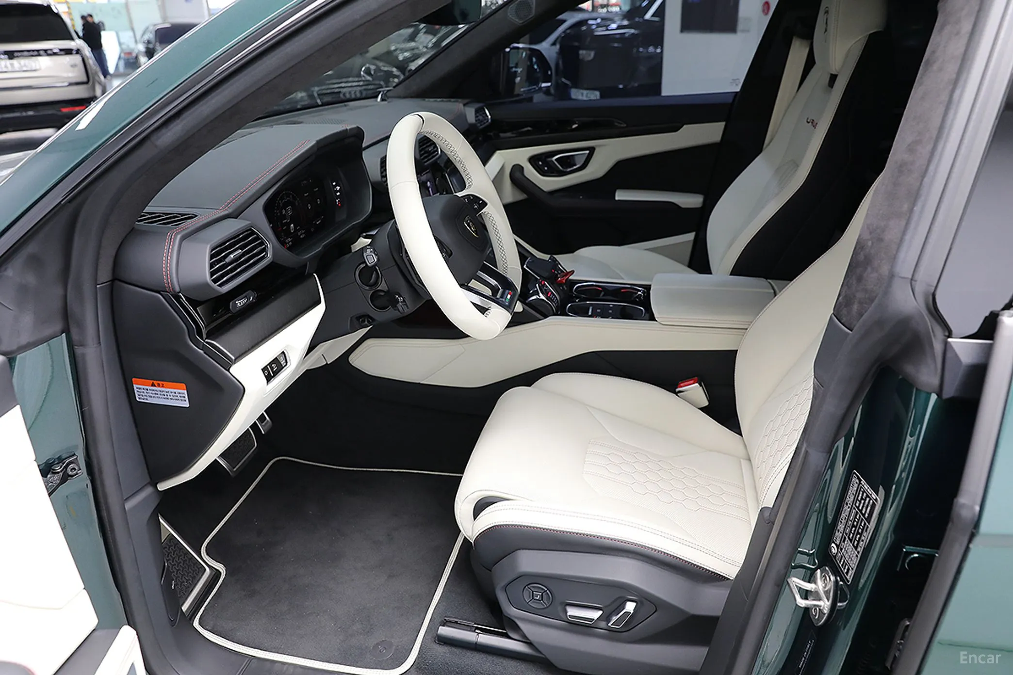 Lamborghini Urus превью 16